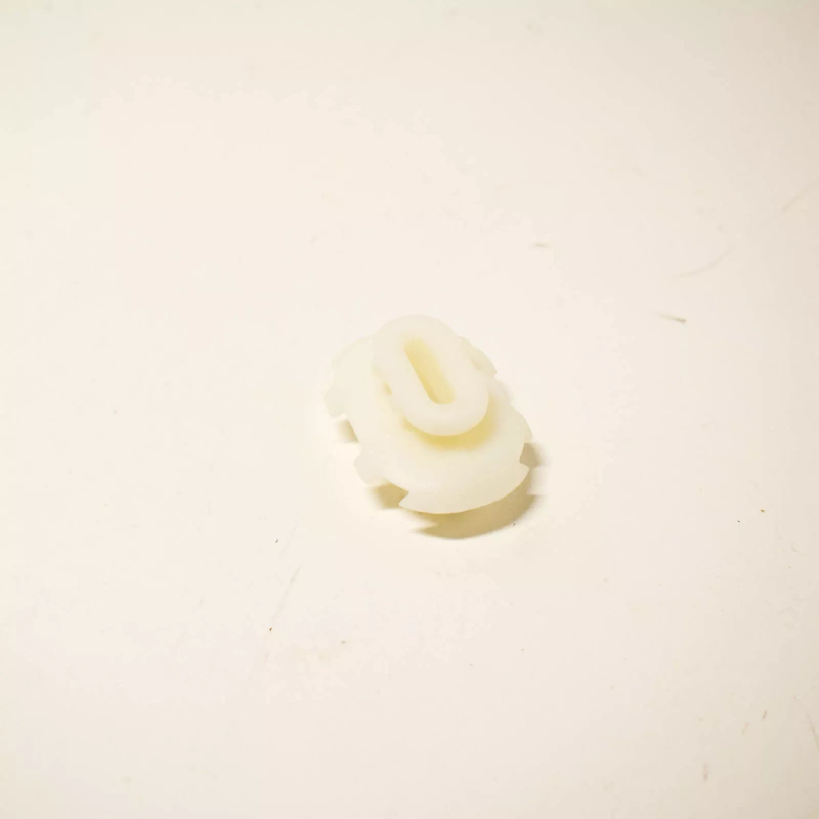 NEW BMW I8 L12 RADIATOR RUBBER MOUNT SUPPORT 17117553481 ORIGINAL