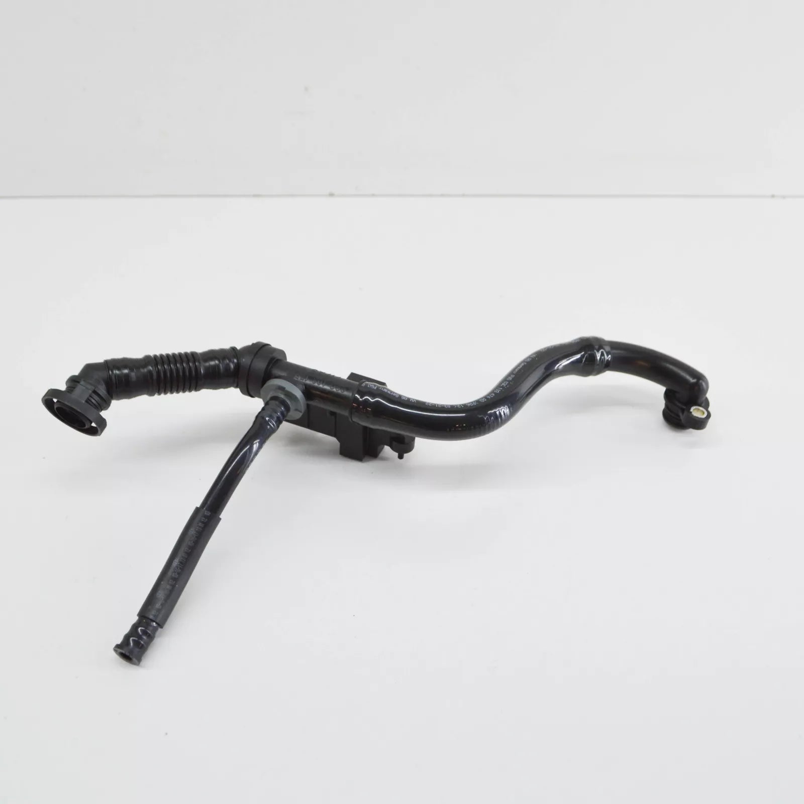 NEW AUDI A1 8X BREATHER VENT HOSE 03C103474AD ORIGINAL