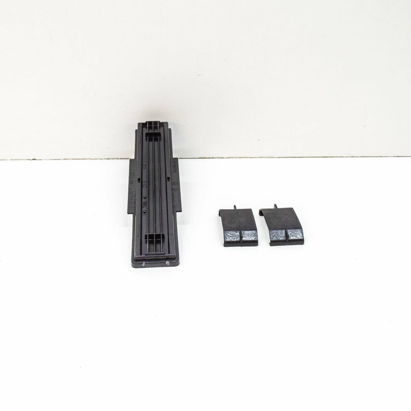 NEW AUDI A1 8X DUST AND POLLEN FILTER COVER 6Q0819422A