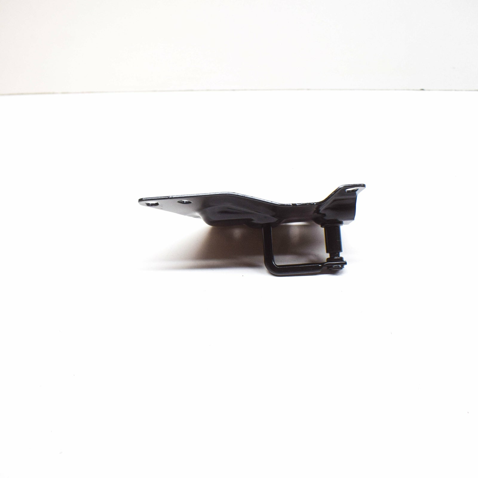 NEW AUDI A4 B9 FRONT HOOD RIGHT SAFETY LATCH STRIKER PLATE 8W0823186D ORIGINAL