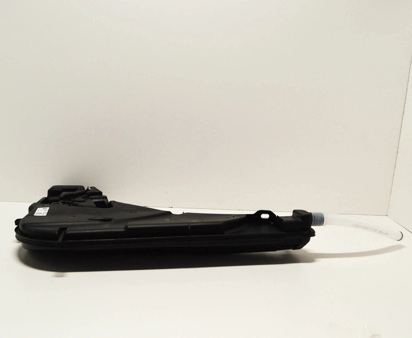 NEW BMW X5 G05 WINDSHIELD WASHER RESERVOIR FLUID TANK 61667932311 ORIGINAL