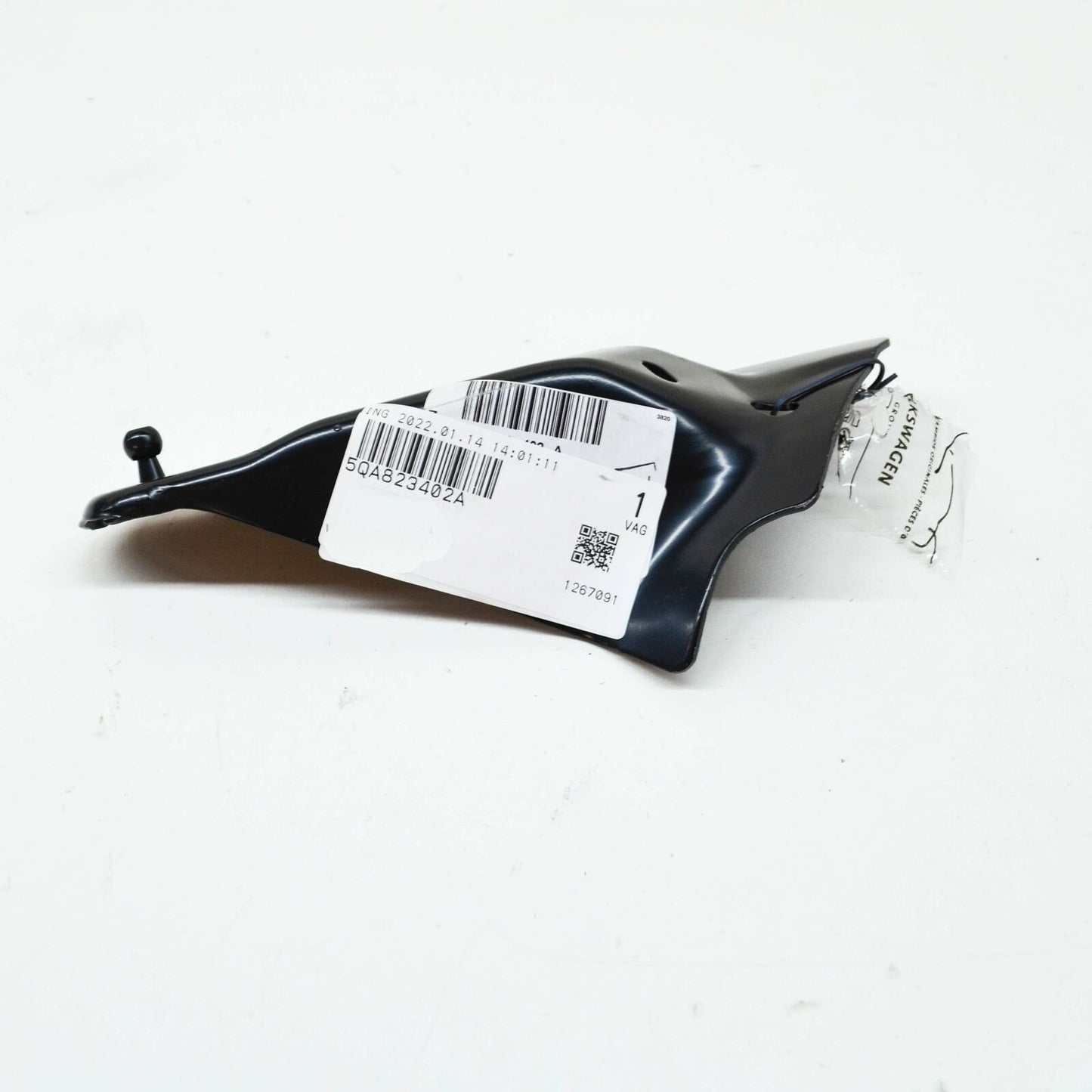 NEW VW TIGUAN AD RIGHT FILLED STRUT FENDER APRON BRACKET 5QA823402A ORIGINAL