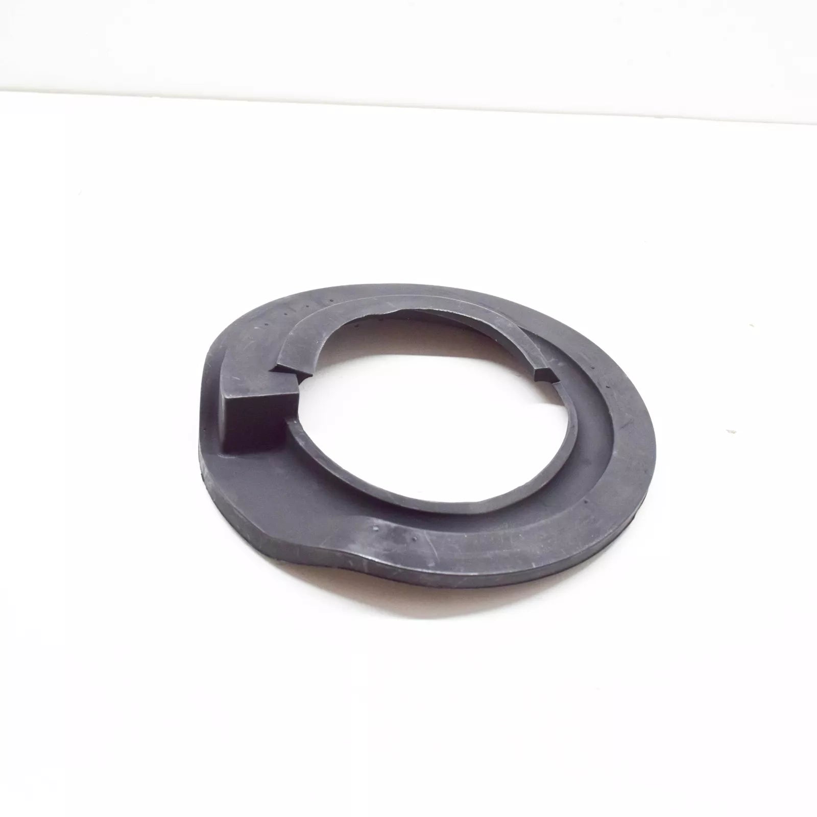 NEW BMW 7 E38 LOWER SPRING PAD 31331094795 1094795 ORIGINAL