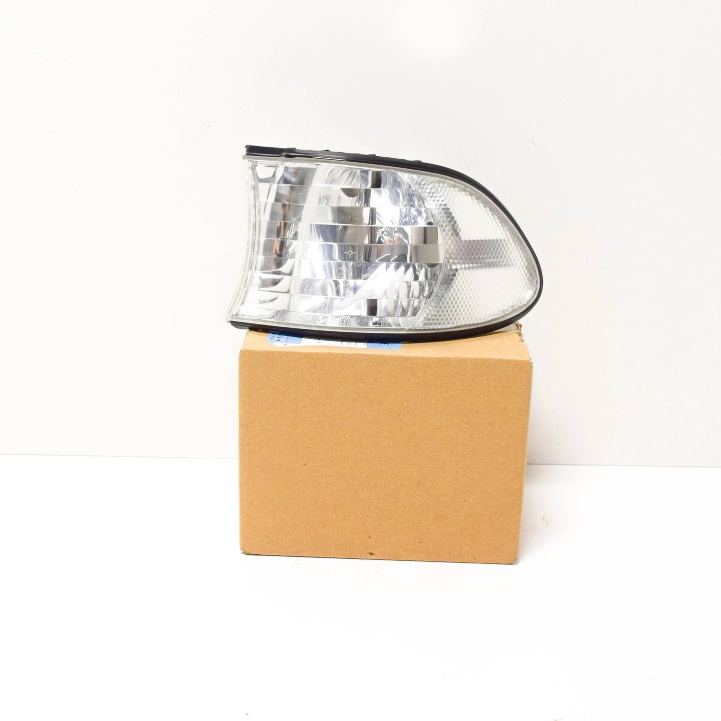 NEW BMW 7 E38 FRONT LEFT TURN INDICATOR 63138387633 ORIGINAL