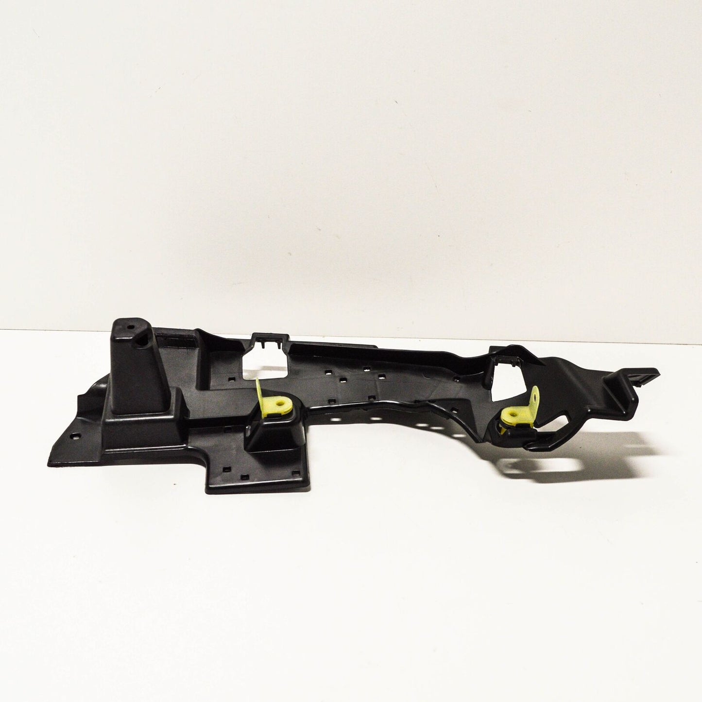 NEW MERCEDES-BENZ C-CLASS W205 RIGHT EXHAUST TIP BRACKET A2058850200 ORIGINAL