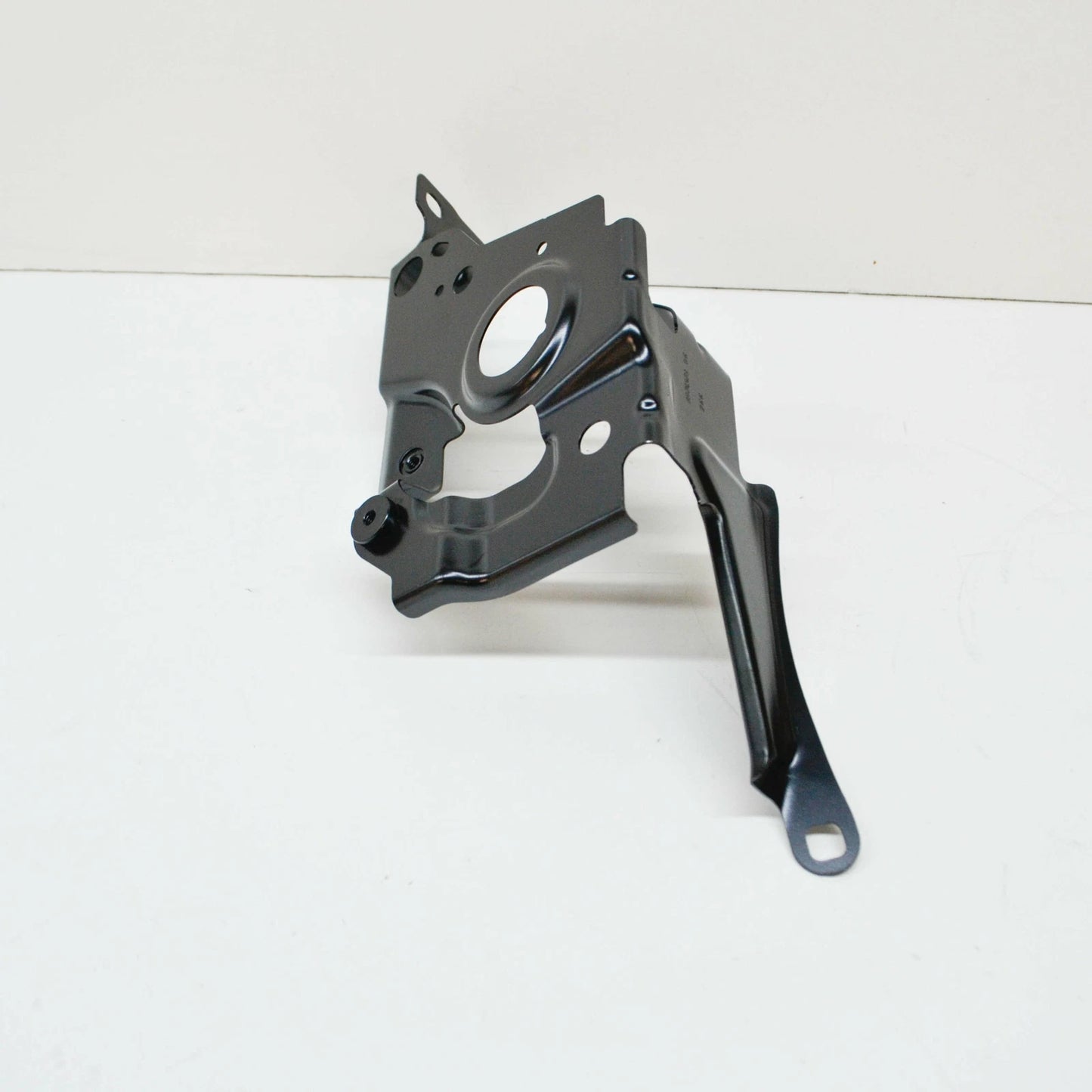 NEW BMW M3 G80 COMPETITION FRONT LEFT FENDER HOLDER 41008082031 ORIGINAL