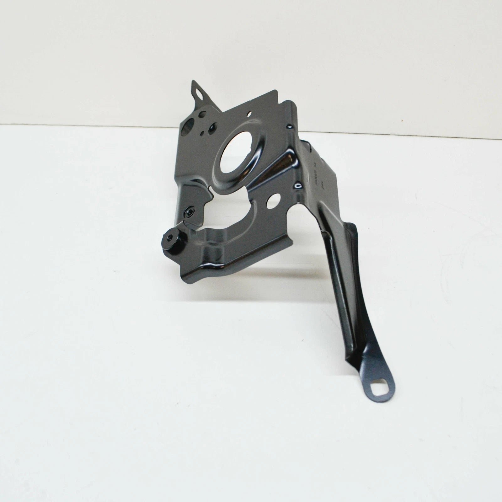NEW BMW M3 G80 COMPETITION FRONT LEFT FENDER HOLDER 41008082031 ORIGINAL