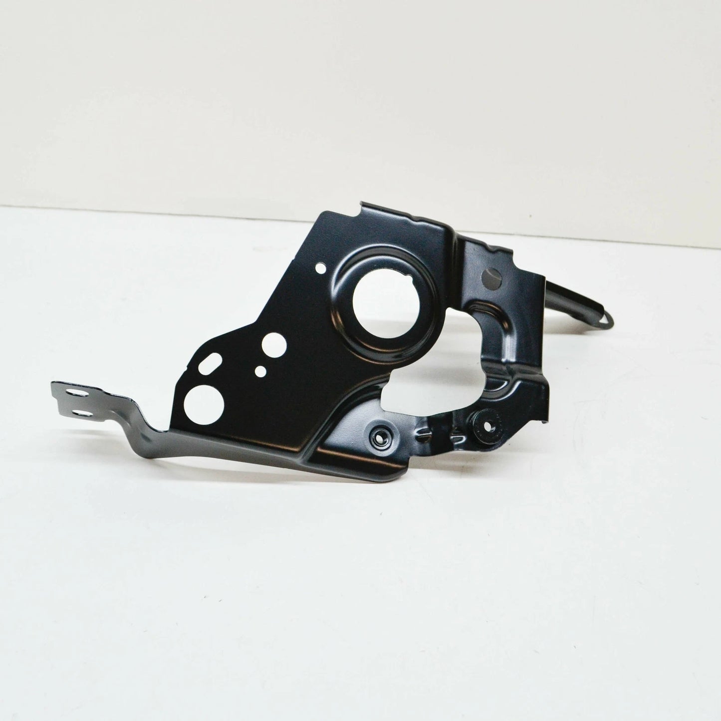 NEW BMW M3 G80 COMPETITION FRONT LEFT FENDER HOLDER 41008082031 ORIGINAL