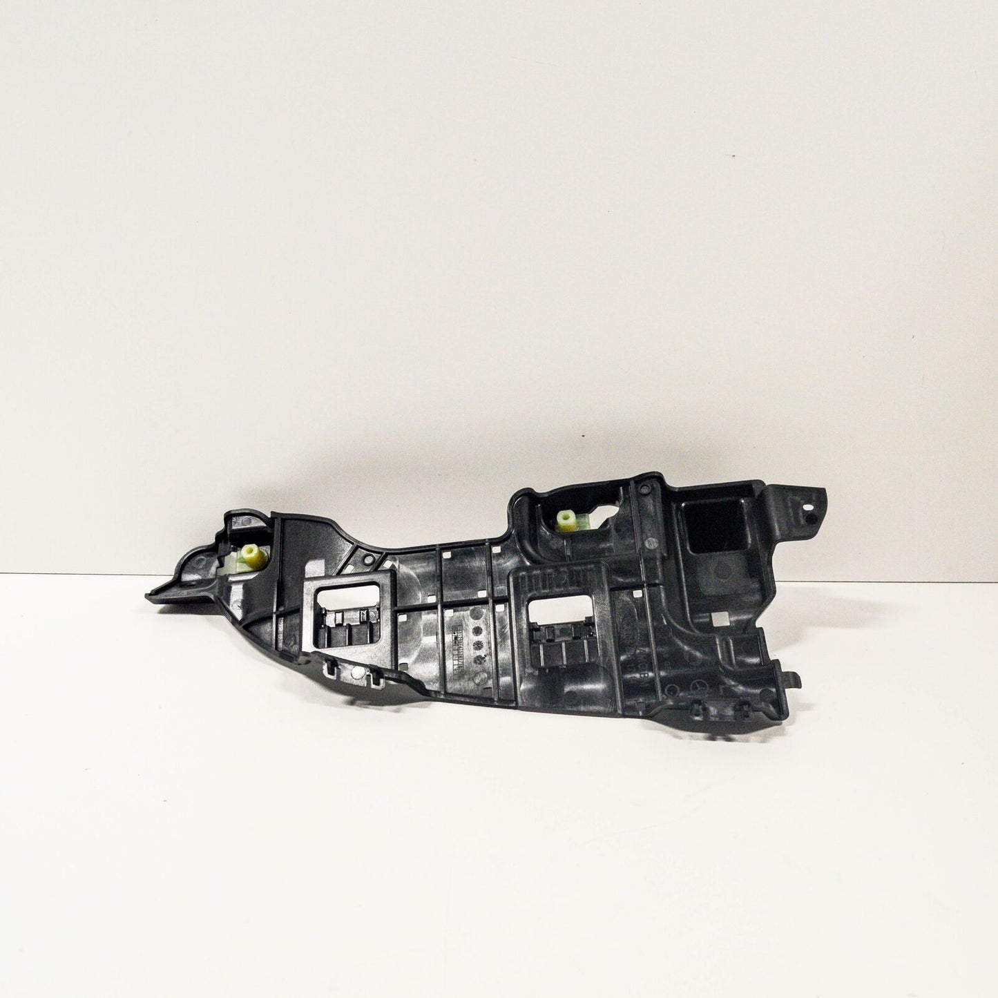 NEW MERCEDES BENZ C W205 REAR BUMPER LEFT BRACKET A2058851714 ORIGINAL