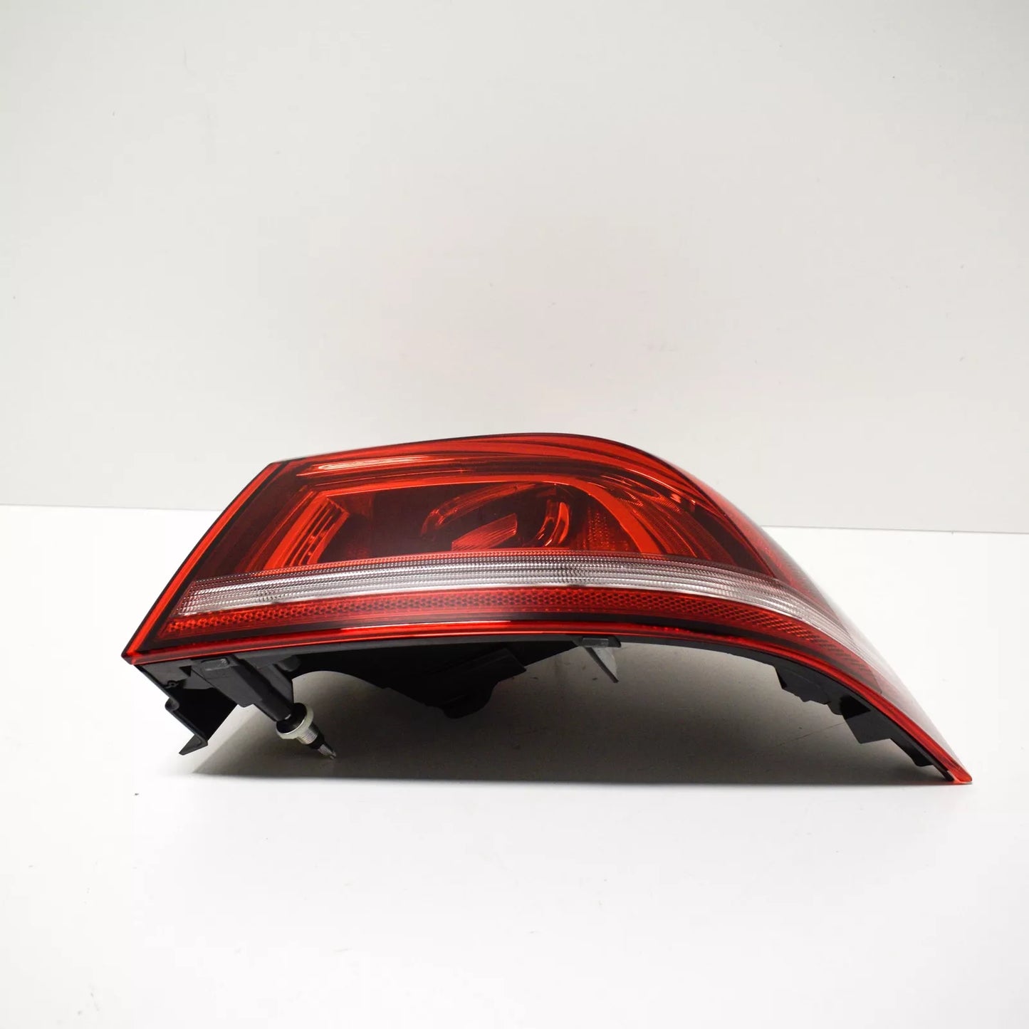 NEW VOLKSWAGEN EOS REAR RIGHT OUTER LED TAIL LIGHT LAMP 1Q0945096AA ORIGINAL