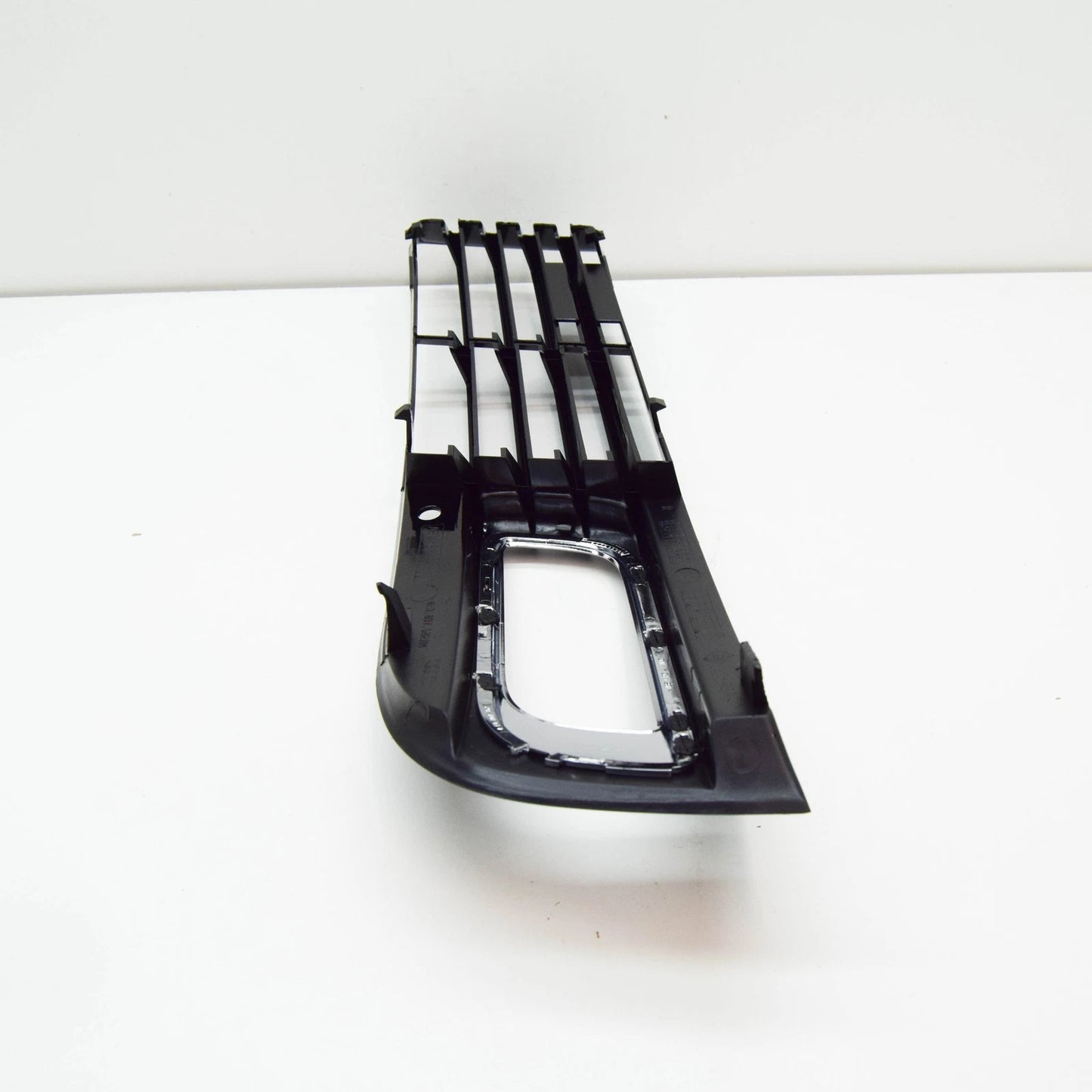 NEW AUDI A8 D3 FRONT BUMPER RIGHT AIR GUIDE GRILLE 4E0807680A ORIGINAL