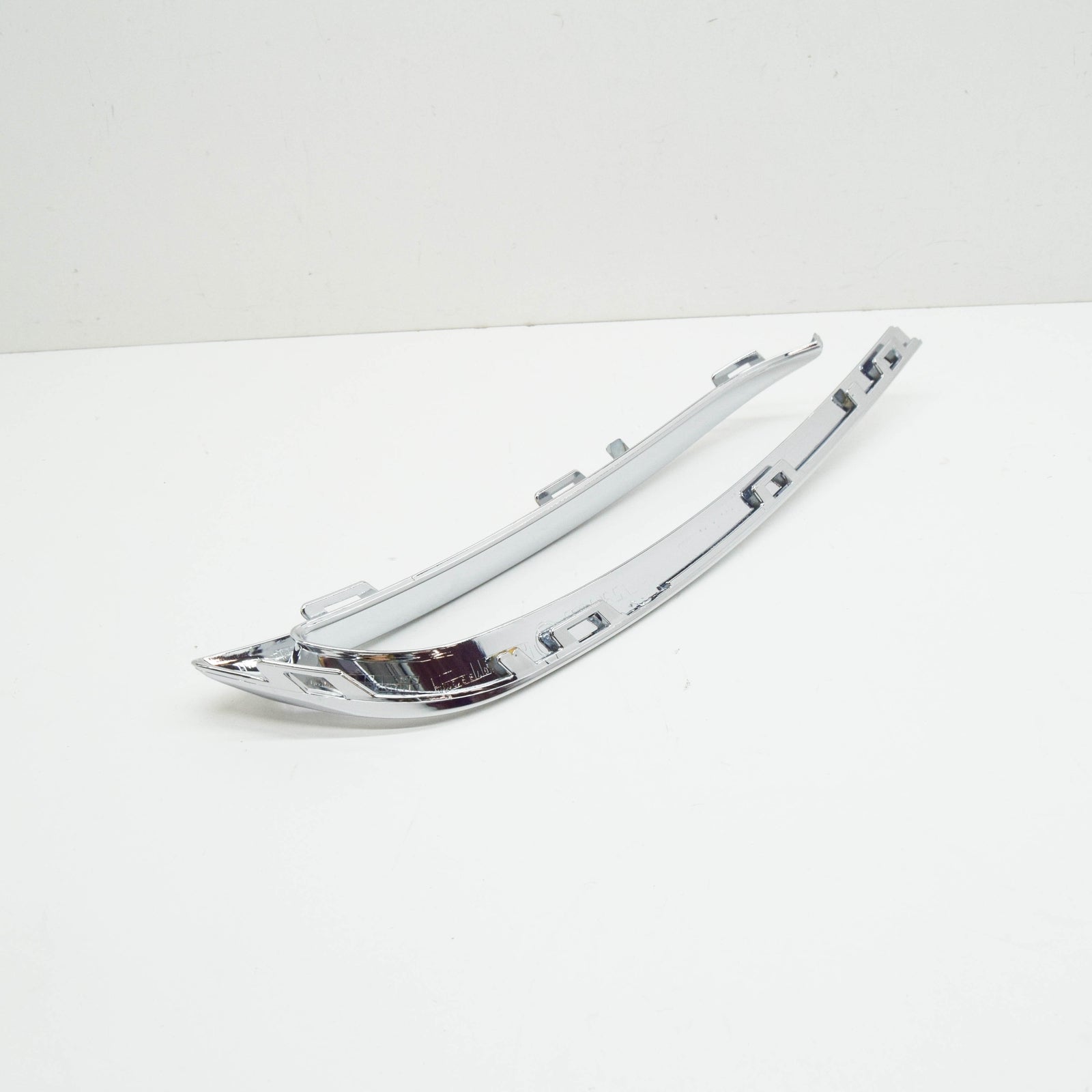 NEW SKODA SUPERB MK3 REAR BUMPER LEFT TRIM INSERT 3V58078332ZZ ORIGINAL