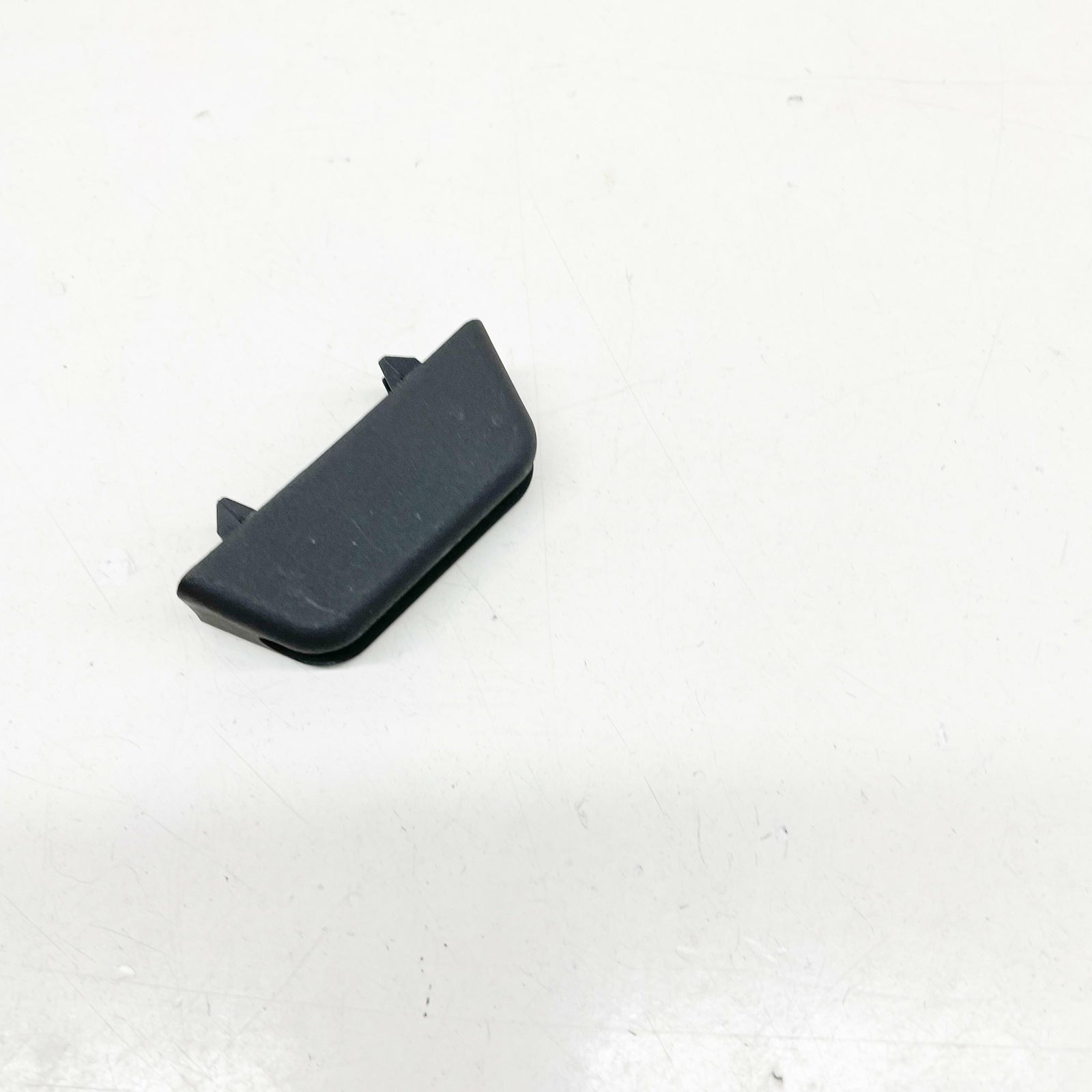 new ford mondeo mk5 estate load compartment trim centre clip 1891183 original
