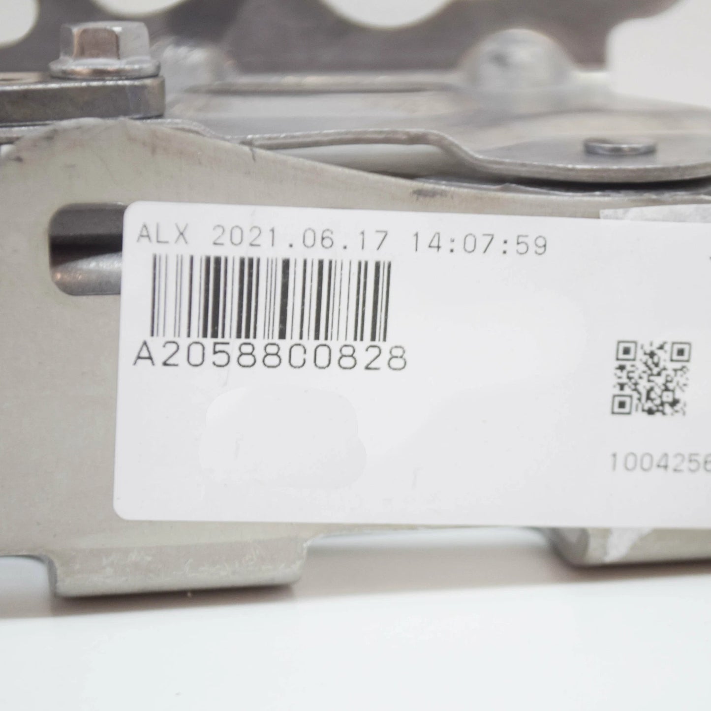 NEW MB C-CLASS W205 FRONT LEFT BONNET HOOD HINGE A2058800828