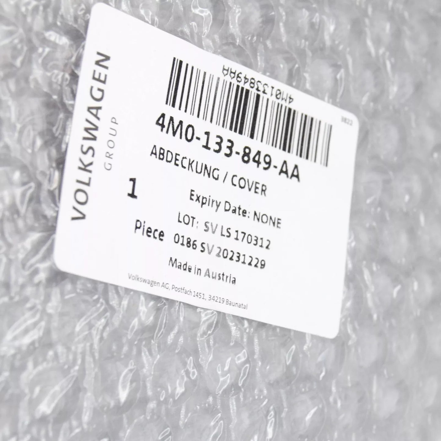 NEW AUDI Q7 4M ENGINE COVER 4M0133849AA ORIGINAL