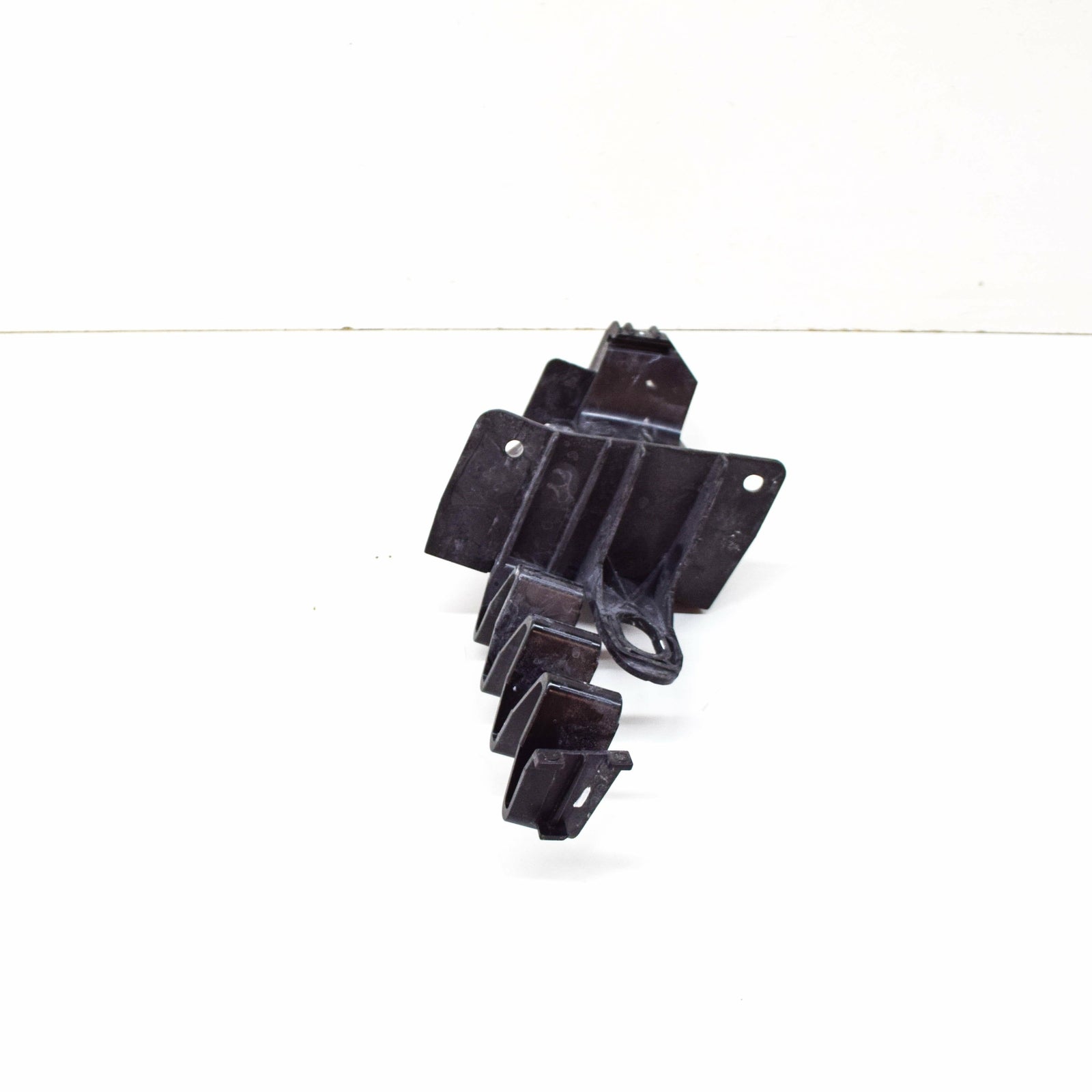 NEW AUDI A4 B9 RADIATOR LEFT LOWER SUPPORT BRACKET 8W0807333A ORIGINAL