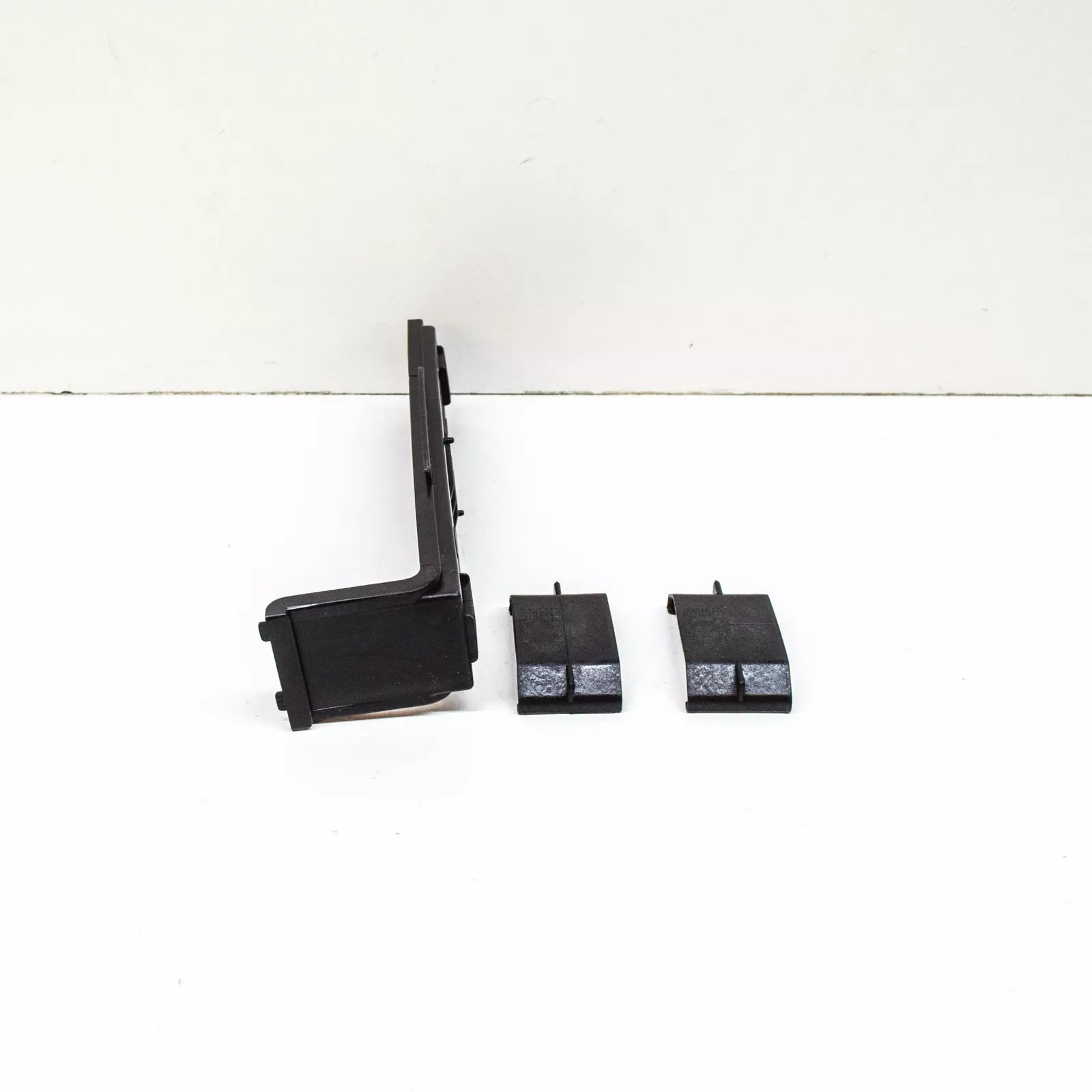 NEW AUDI A1 8X DUST AND POLLEN FILTER COVER 6Q0819422A