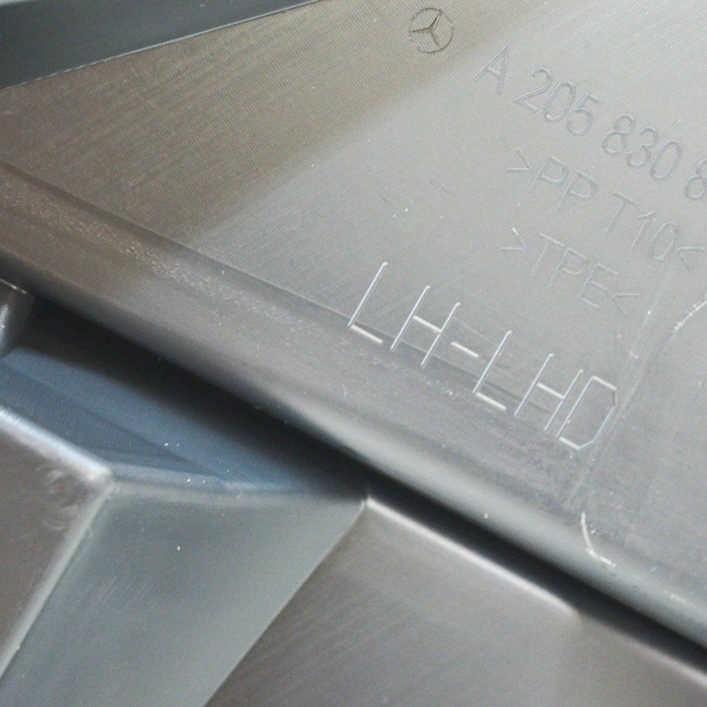 NEW MERCEDES-BENZ C W205 FRONT LEFT WIPER COWL TRIM PART LHD A2058308902