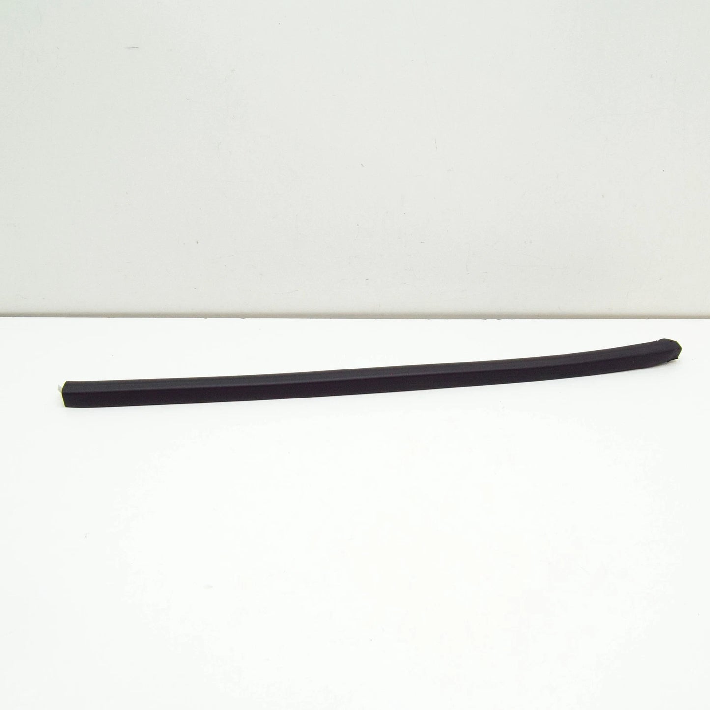 NEW SEAT LEON 5F RIGHT SIDE BONNET SEAL 5F0823710A ORIGINAL