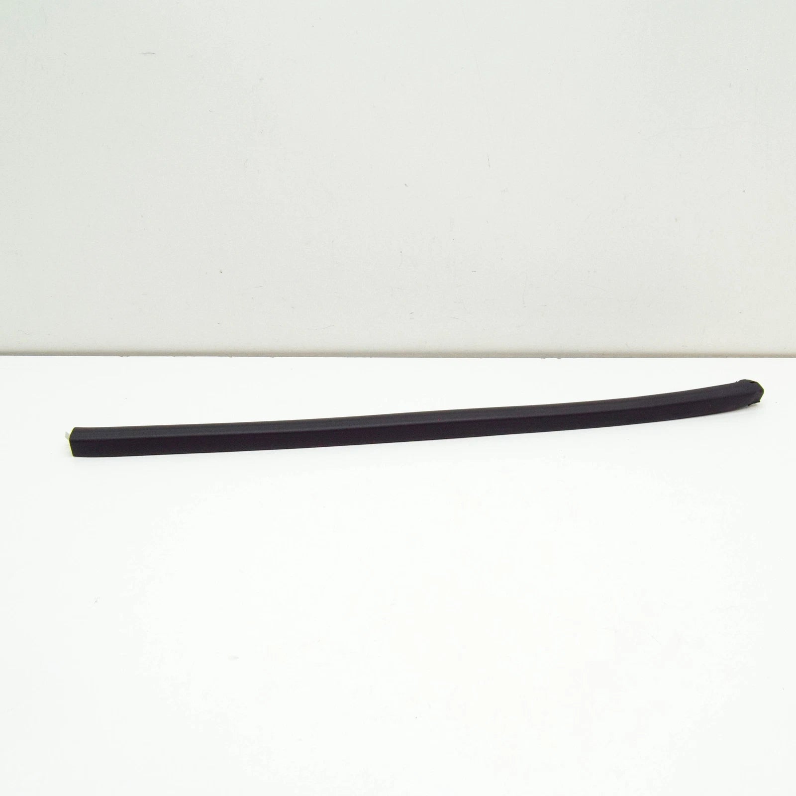 NEW SEAT LEON 5F RIGHT SIDE BONNET SEAL 5F0823710A ORIGINAL