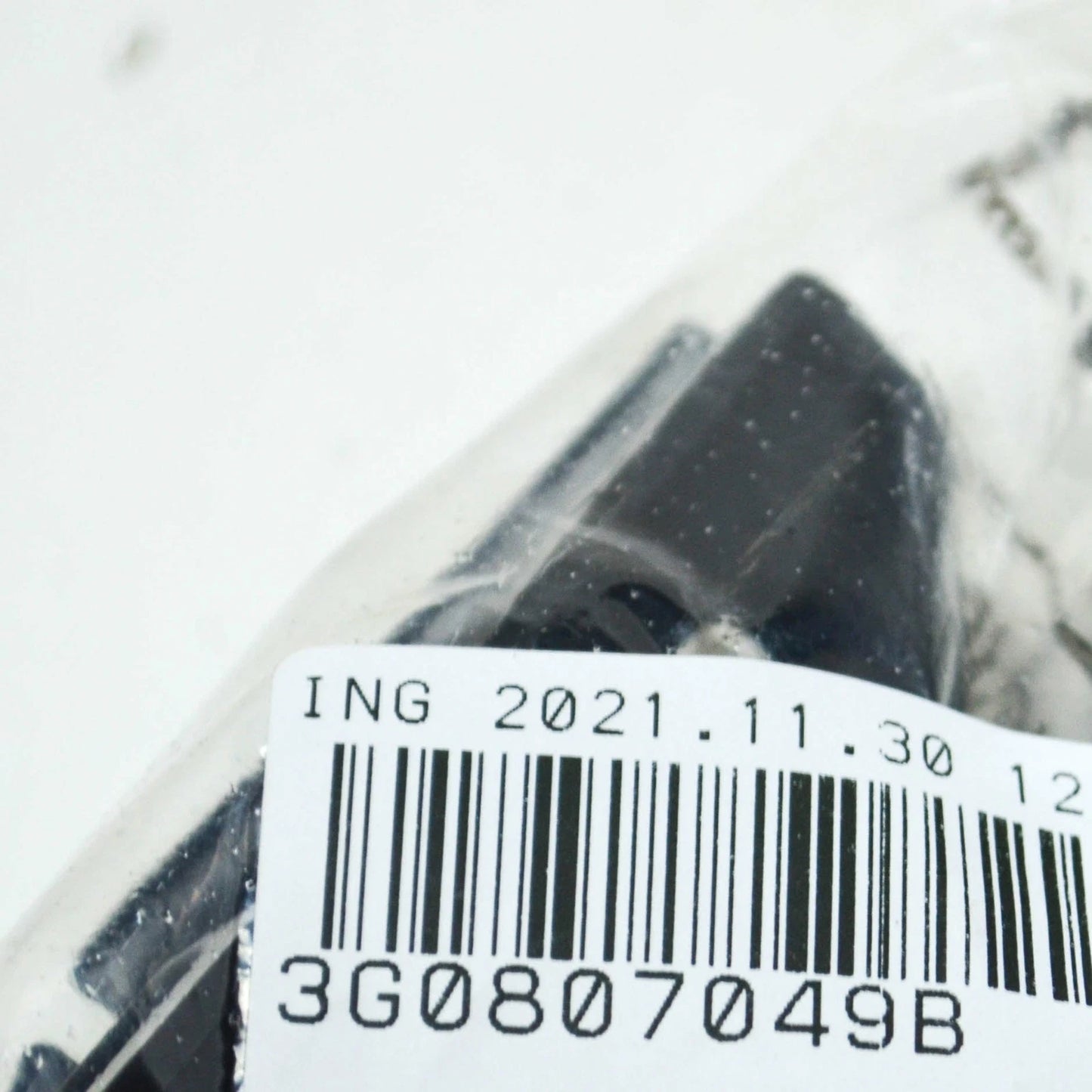 NEW VW PASSAT GTE 4MOTION B8 FRONT LEFT BUMPER BRACKET HOLDER 3G0807049B