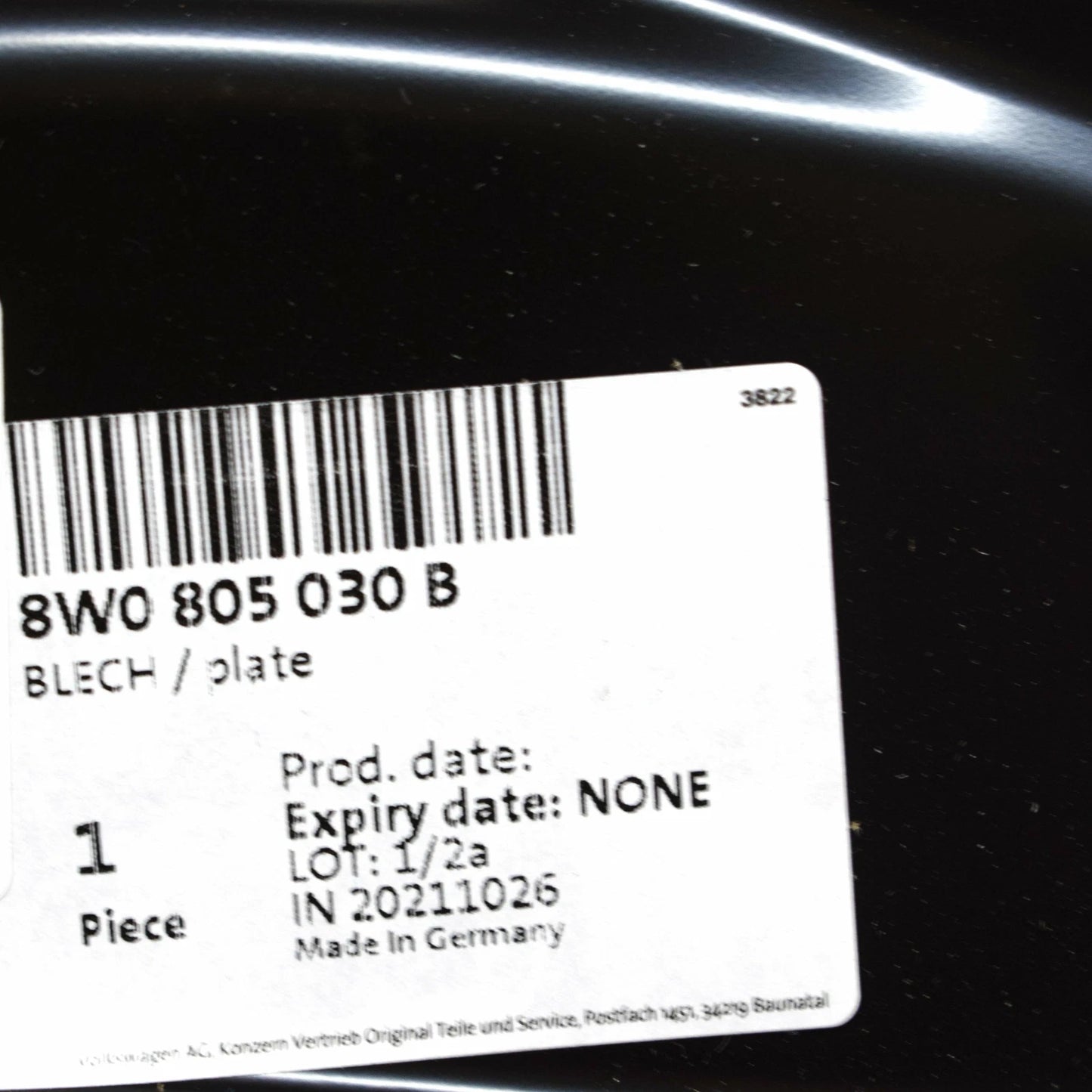 NEW AUDI A4 B9 FRONT RIGHT WING PLASTIC FILLER PLATE 8W0805030B