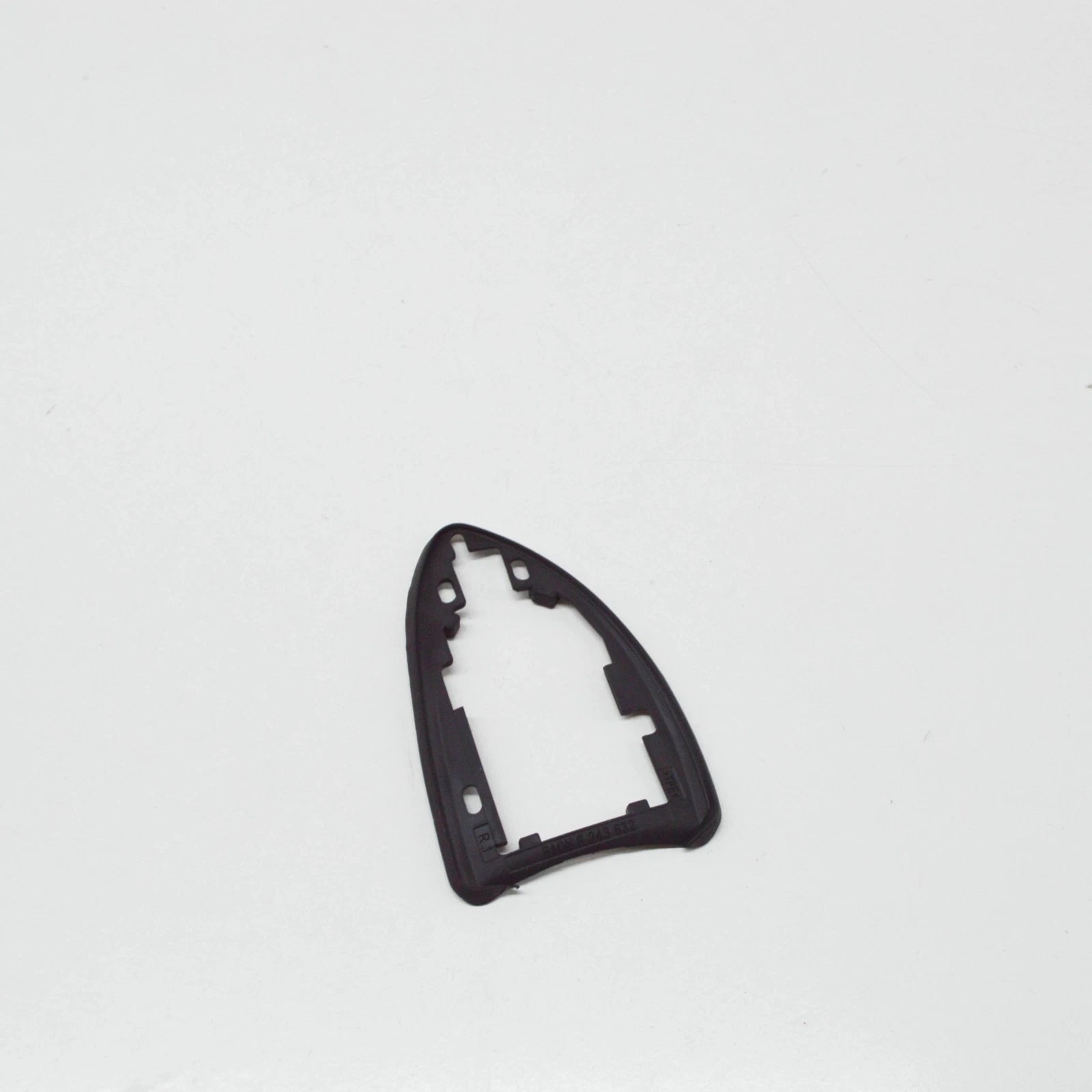 NEW BMW X5 E53 RIGHT OUTER DOOR HANDLE BASE PAD SEAL 51218243632 8243632