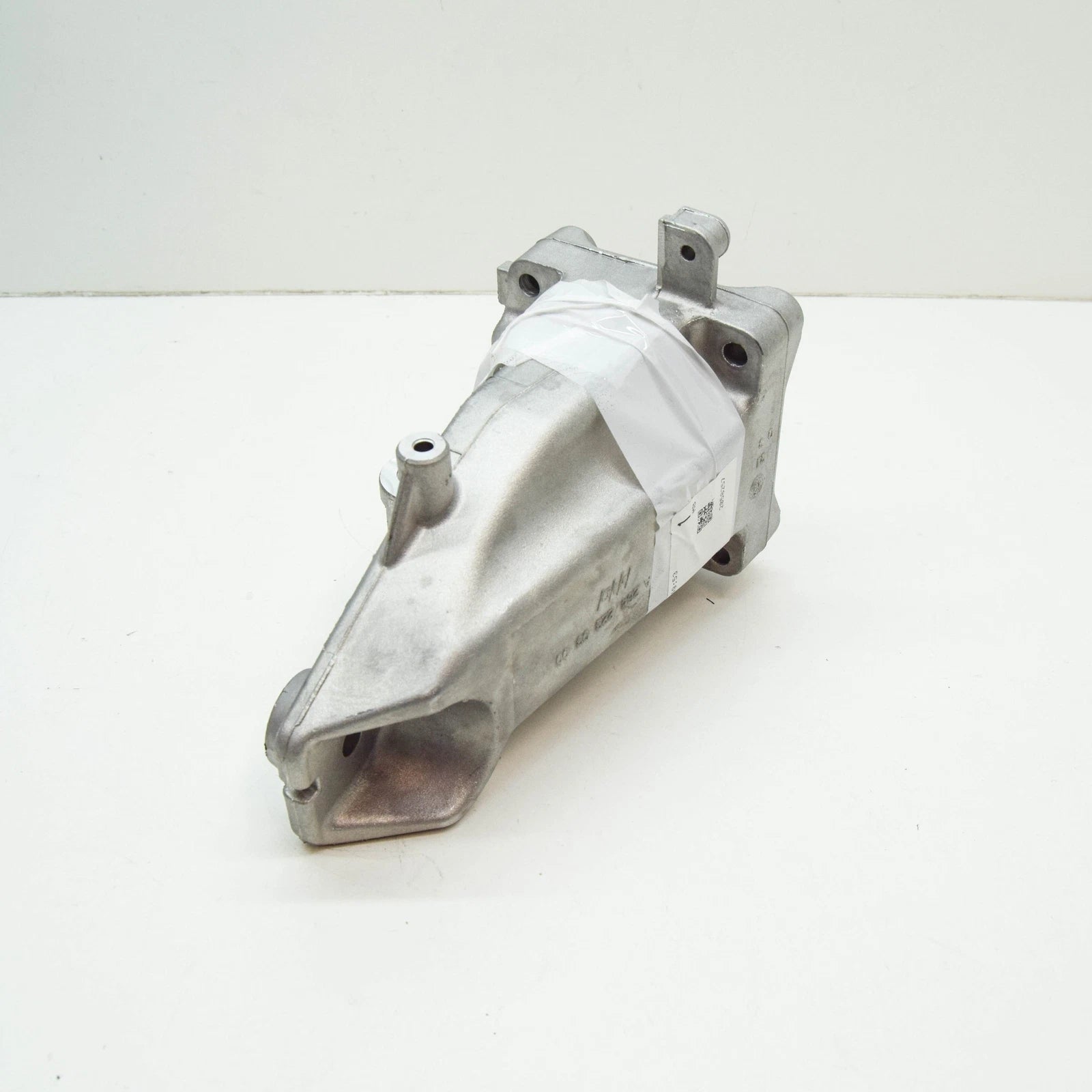NEW MERCEDES-BENZ E W213 ENGINE BRACKET RIGHT SIDE A2642230300 ORIGINAL