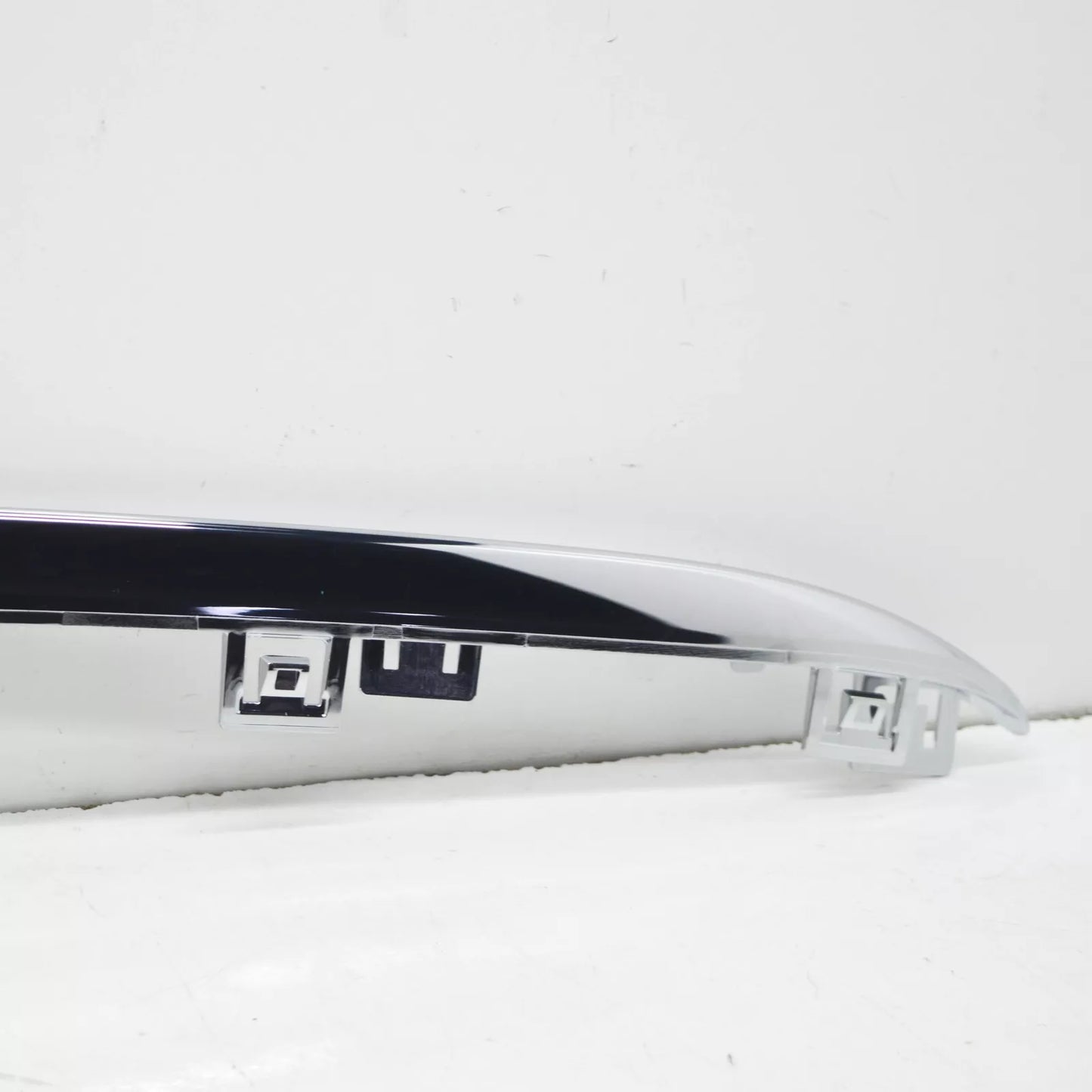 NEW MB CLS C257 FRONT BUMPER LOWER CENTER TRIM MOLDING A2578850302