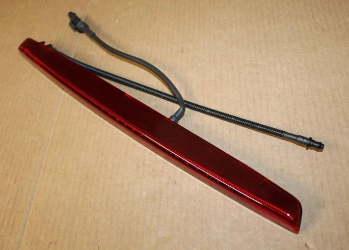 NEW SEAT ARONA KJ REAR THIRD BRAKE CENTRE STOP LIGHT 6F9945097B ORIGINAL