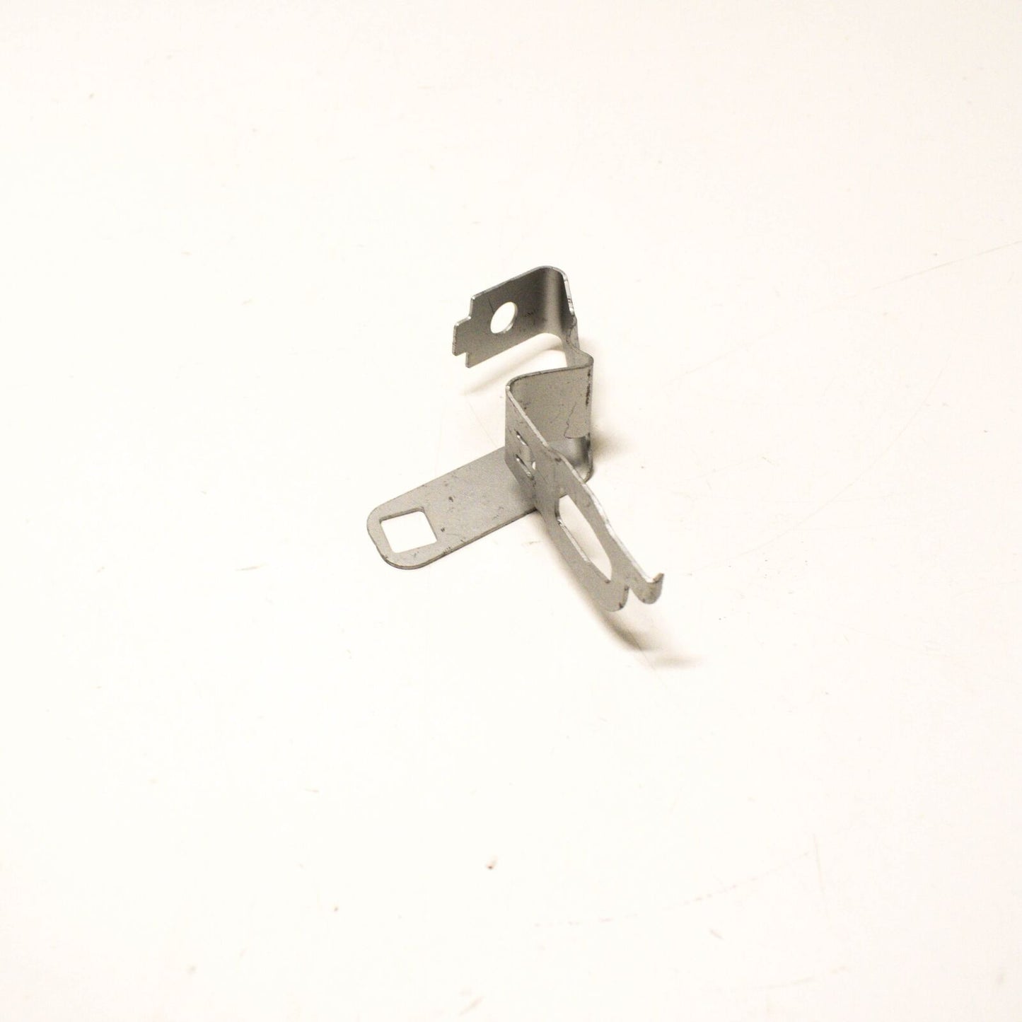 NEW MERCEDES-BENZ C W205 FRONT LEFT SPLASH SHIELD BRACKET A2055240040 ORIGINAL