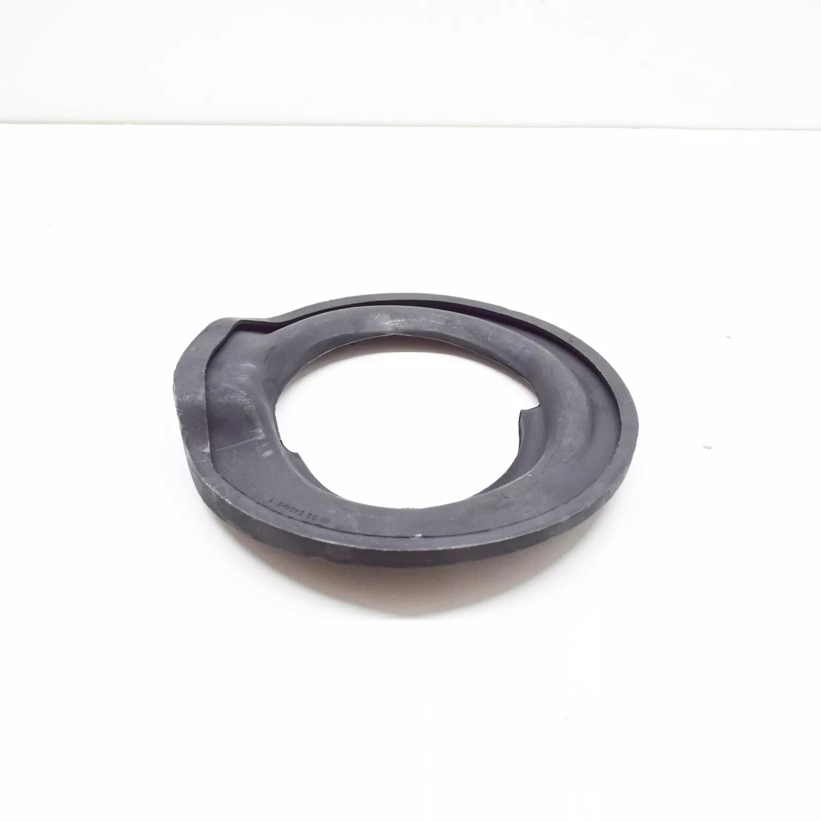 NEW BMW 7 E38 LOWER SPRING PAD 31331094795 1094795 ORIGINAL