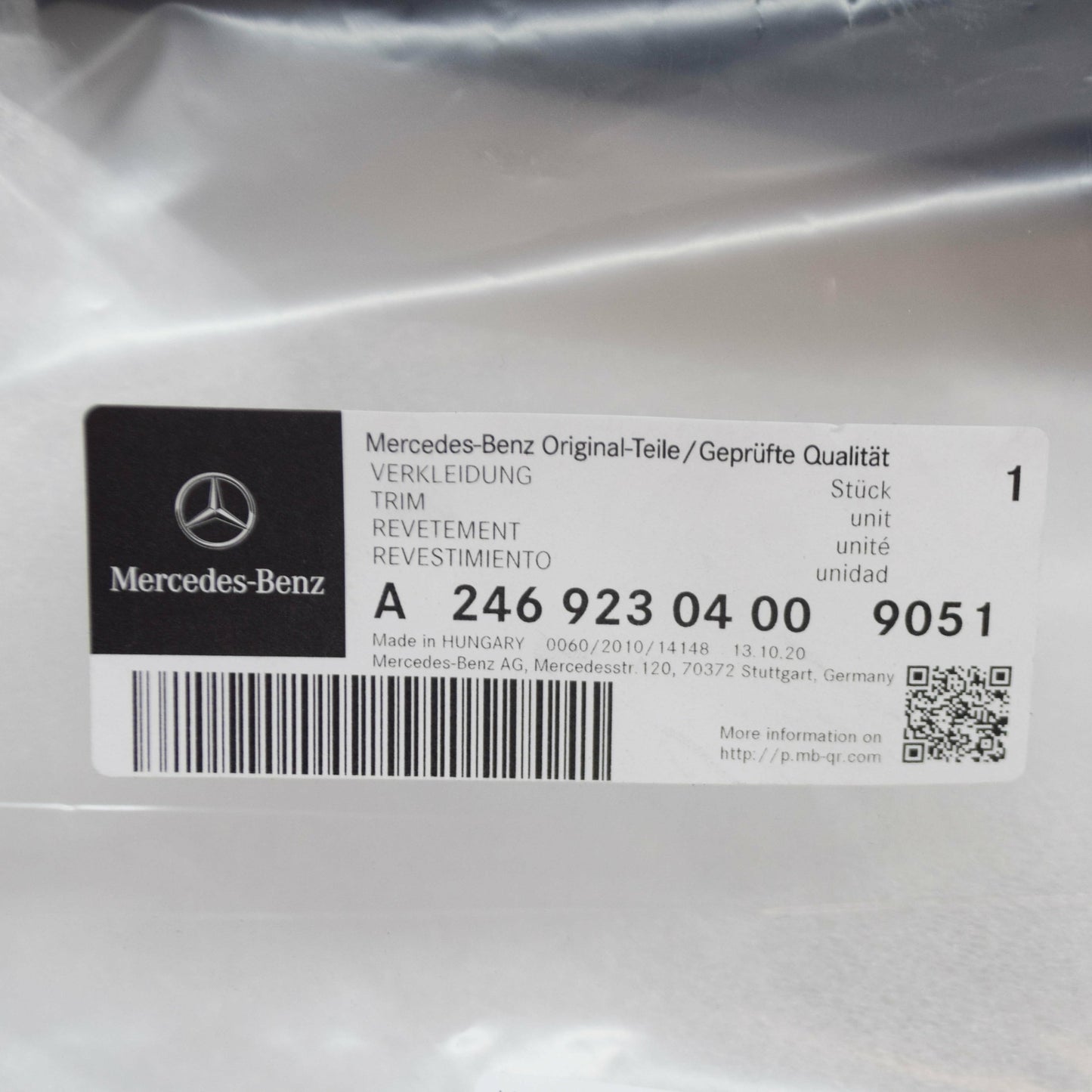 NEW MERCEDES BENZ GLA X156 REAR SEAT ARMREST COVER A2469230400 9051 ORIGINAL