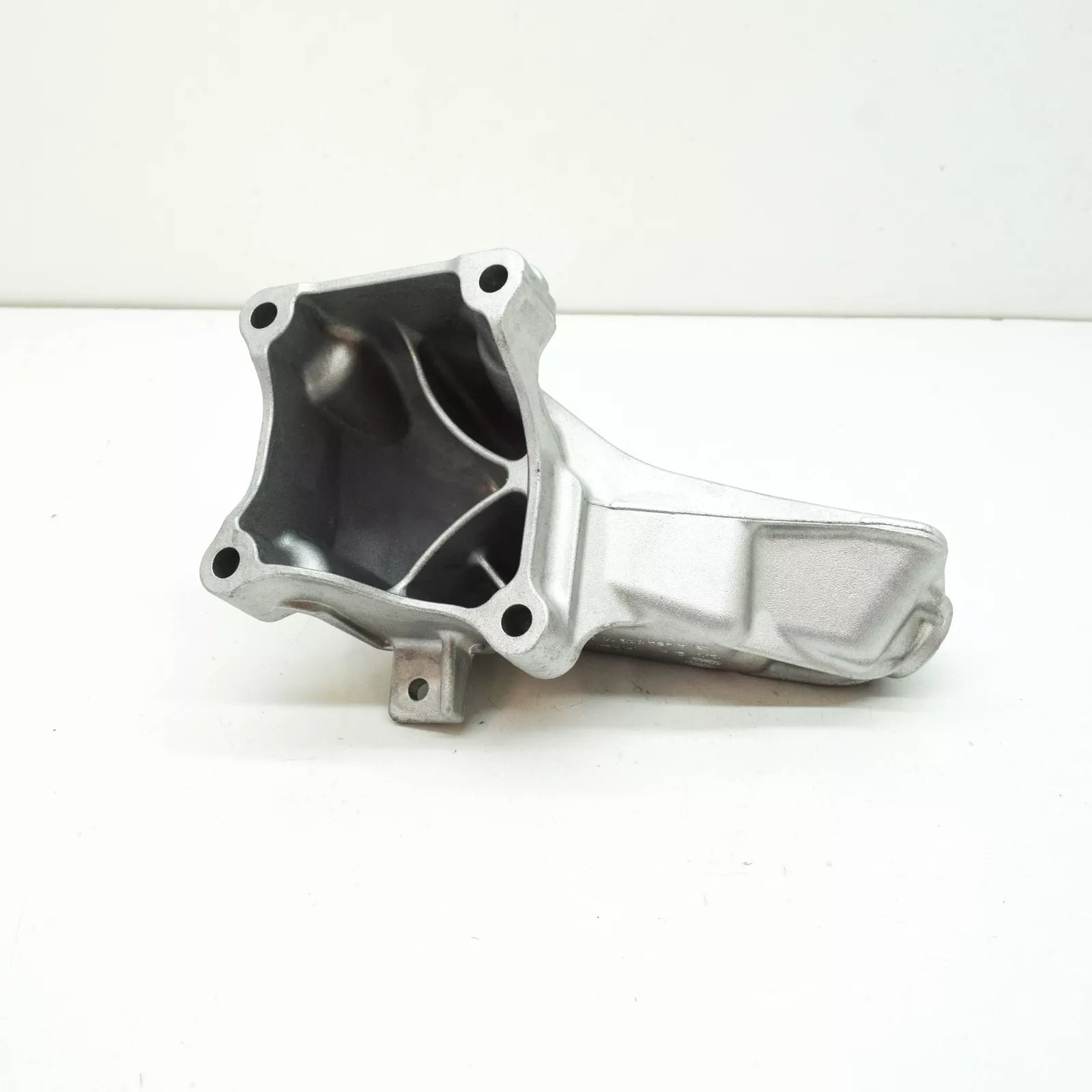 NEW MERCEDES-BENZ A W177 LEFT SIDE ENGINE BRACKET A6542231700 ORIGINAL