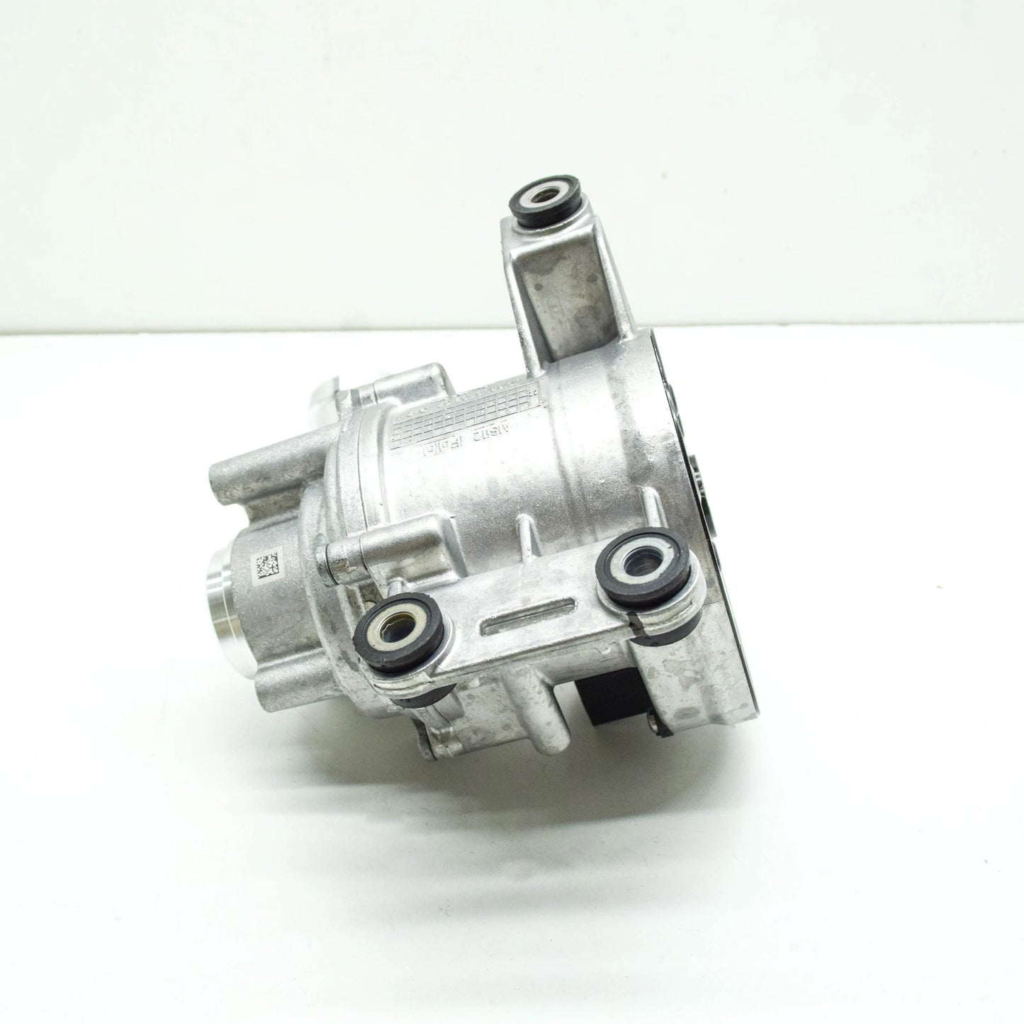 NEW MERCEDES-BENZ C W205 WATER PUMP A2642000301 ORIGINAL