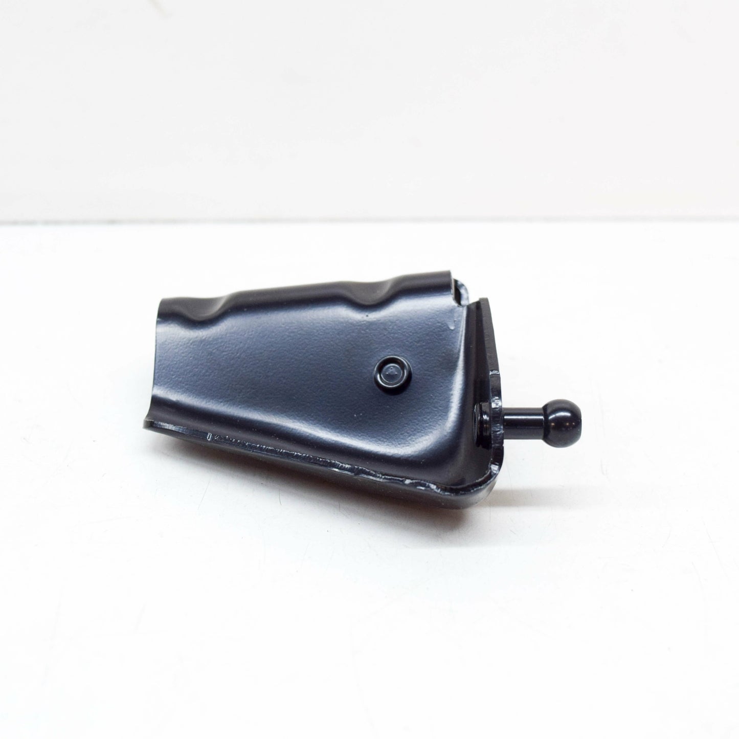 NEW AUDI Q3 8U HOOD LIFT SUPPORT STRUT LOWER RIGHT BRACKET 8U0823401A ORIGINAL