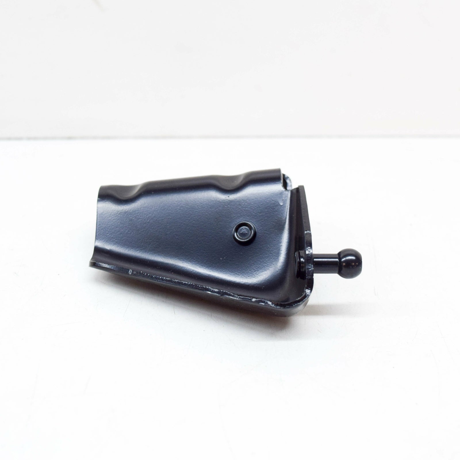 NEW AUDI Q3 8U HOOD LIFT SUPPORT STRUT LOWER RIGHT BRACKET 8U0823401A ORIGINAL