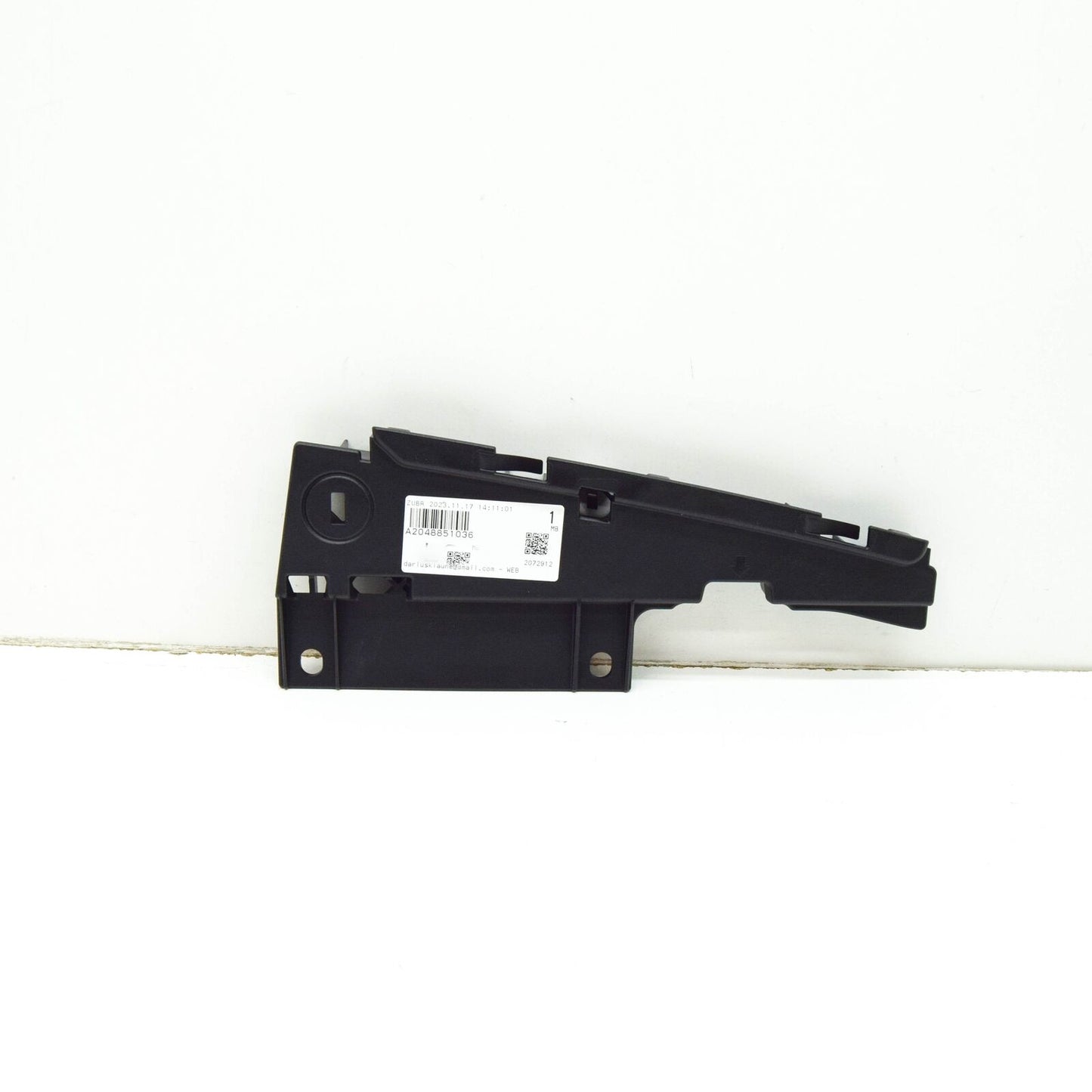 NEW MB GLK X204 FRONT RADIATOR GRILLE BRACKET RIGHT A2048851036 ORIGINAL