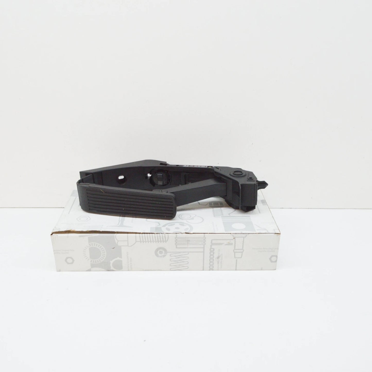 NEW MERCEDES-BENZ S-CLASS W220 ACCELERATOR PEDAL A2203000004