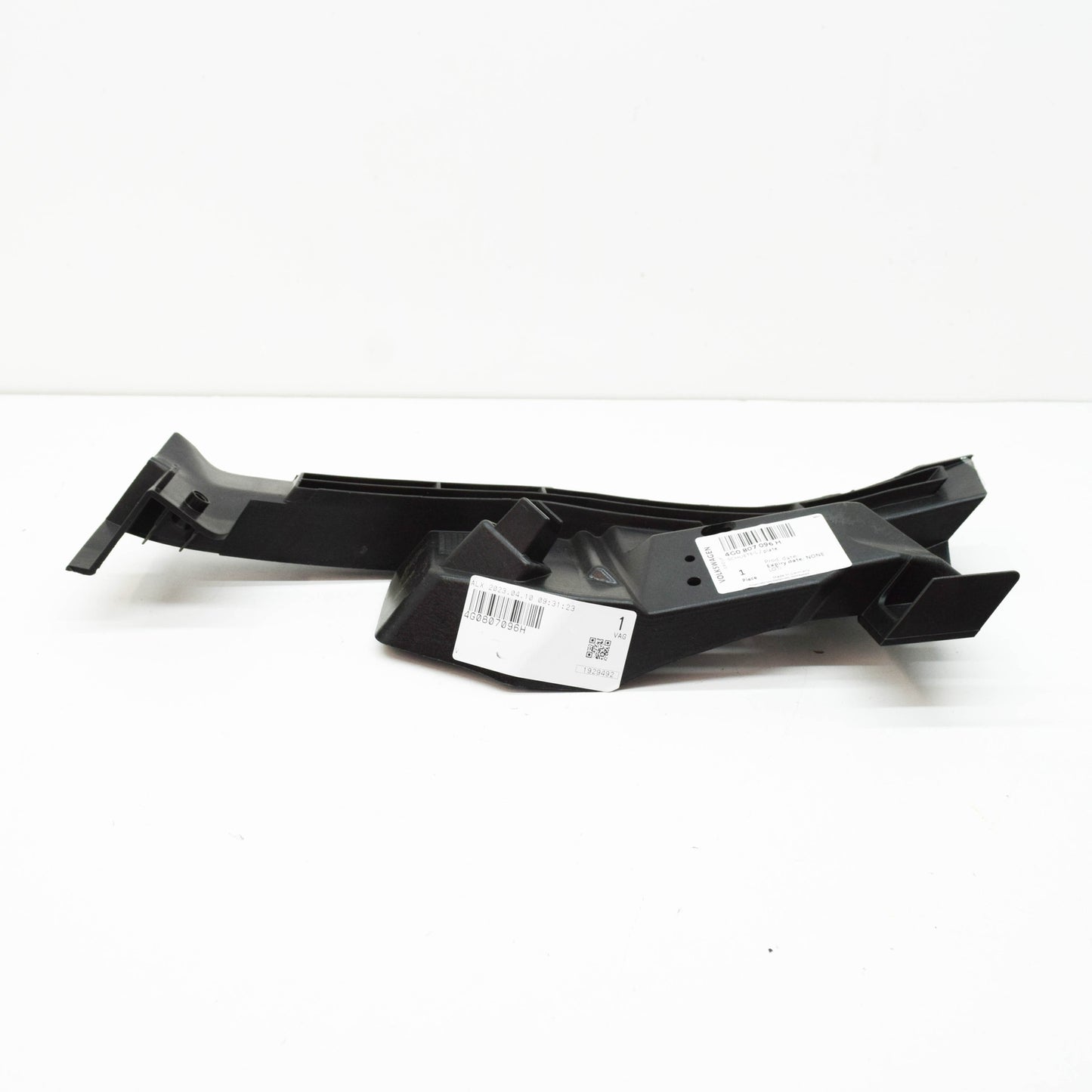 NEW AUDI RS6 4G FRONT RIGHT BUMPER CLOSING ELEMENT 4G0807096H ORIGINAL