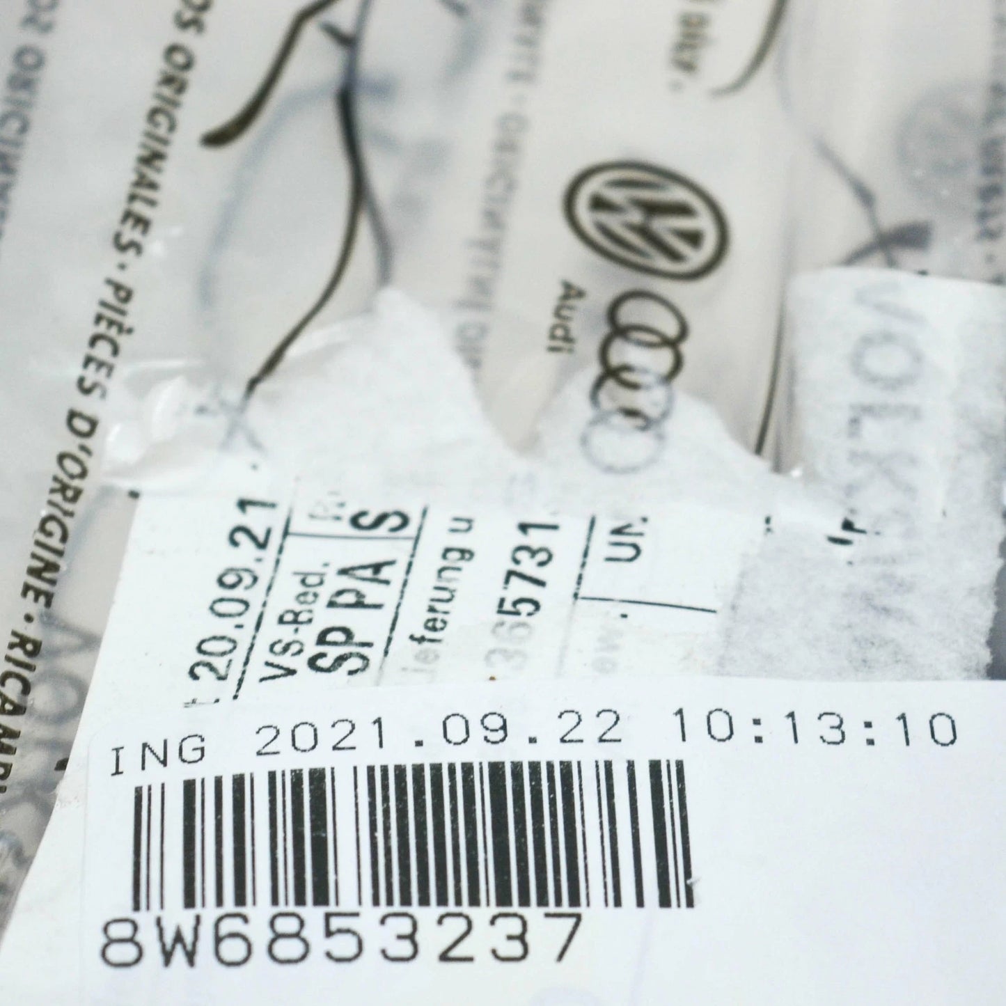 NEW AUDI RS5 8W6 FRONT LEFT FENDER VENT GRILLE BRACKET 8W6853237