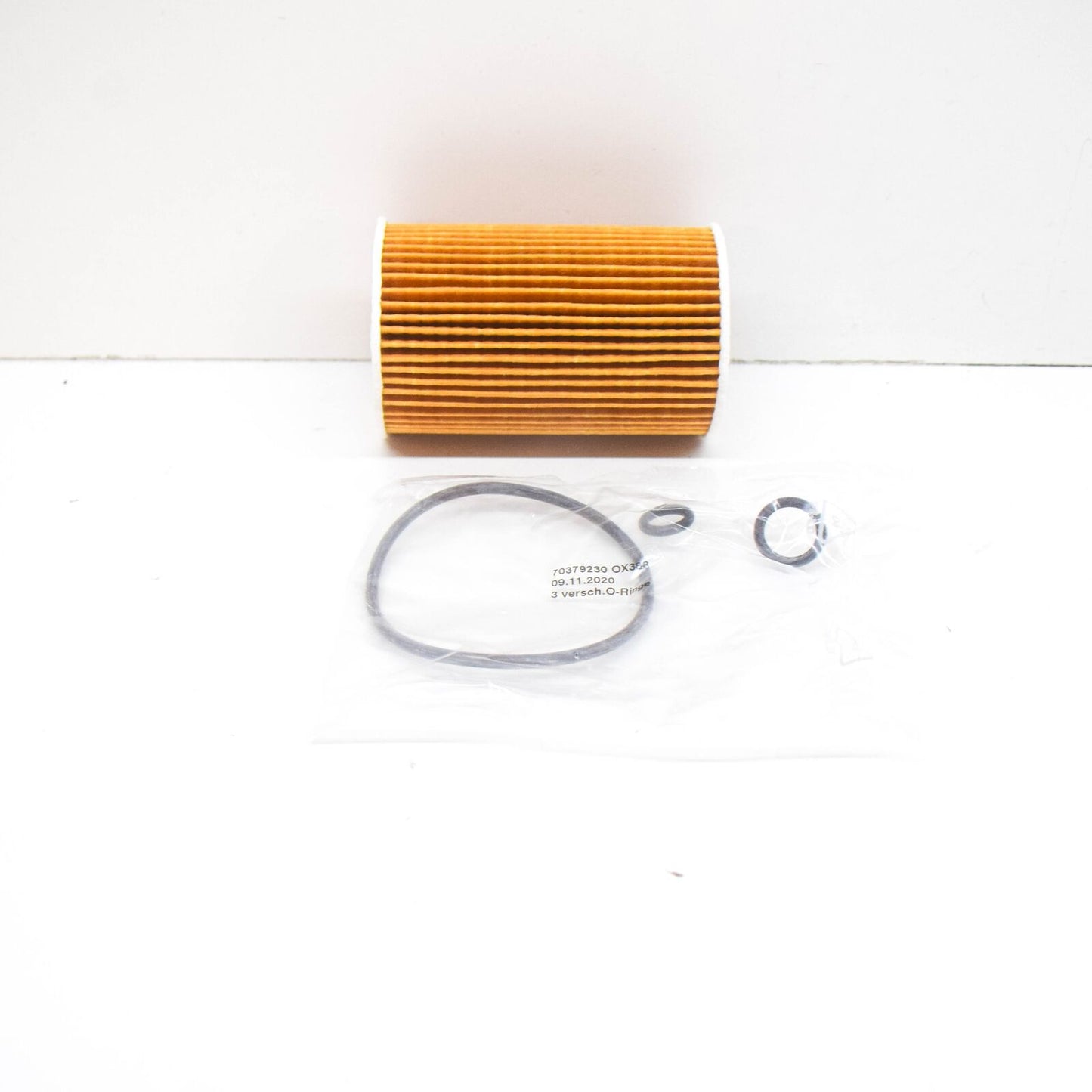 NEW AUDI Q5 8R OIL FILTER WITH GASKET 03L115562 ORIGINAL