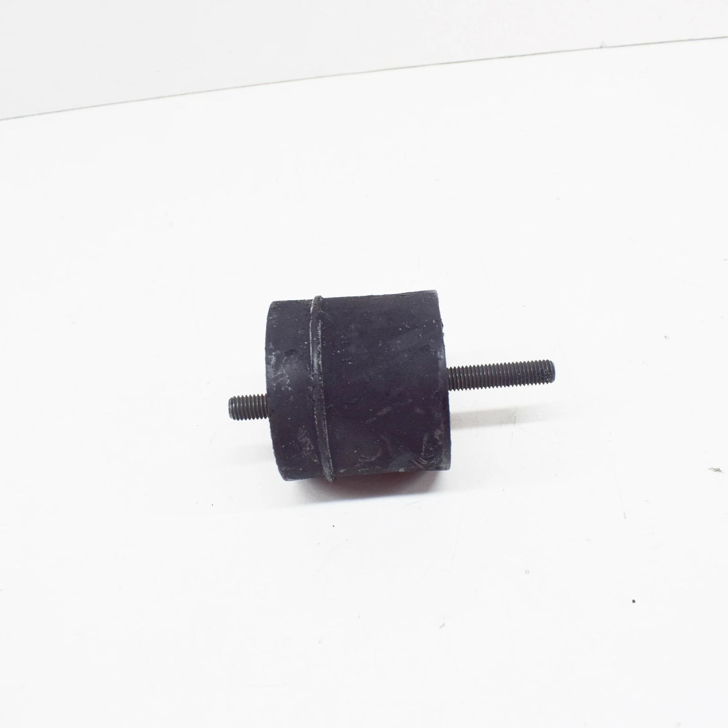 NEW BMW M5 E28 LEFT ENGINE MOUNT 11811128932 1128932 3.5 PETROL 211KW ORIGINAL