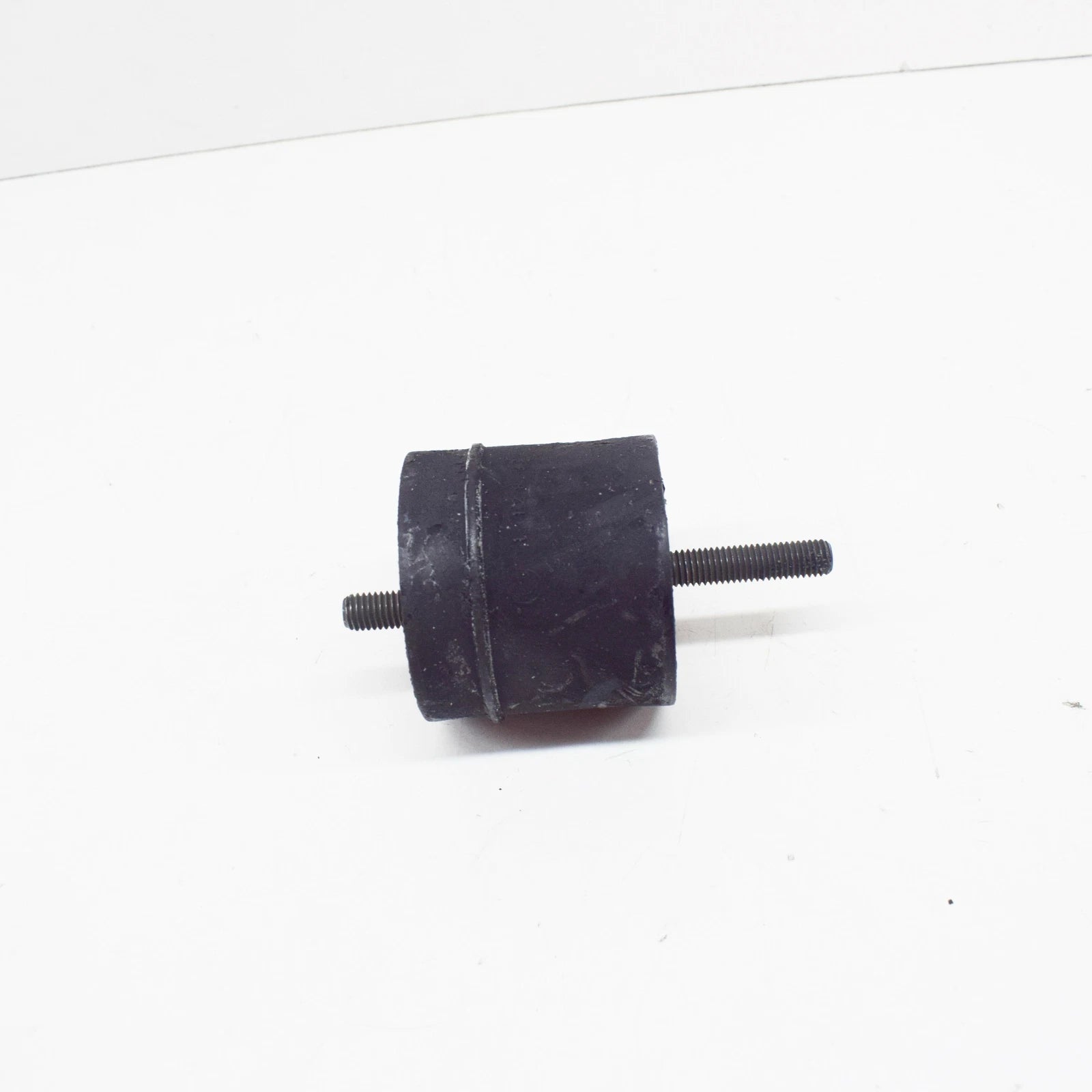 NEW BMW M5 E28 LEFT ENGINE MOUNT 11811128932 1128932 3.5 PETROL 211KW ORIGINAL