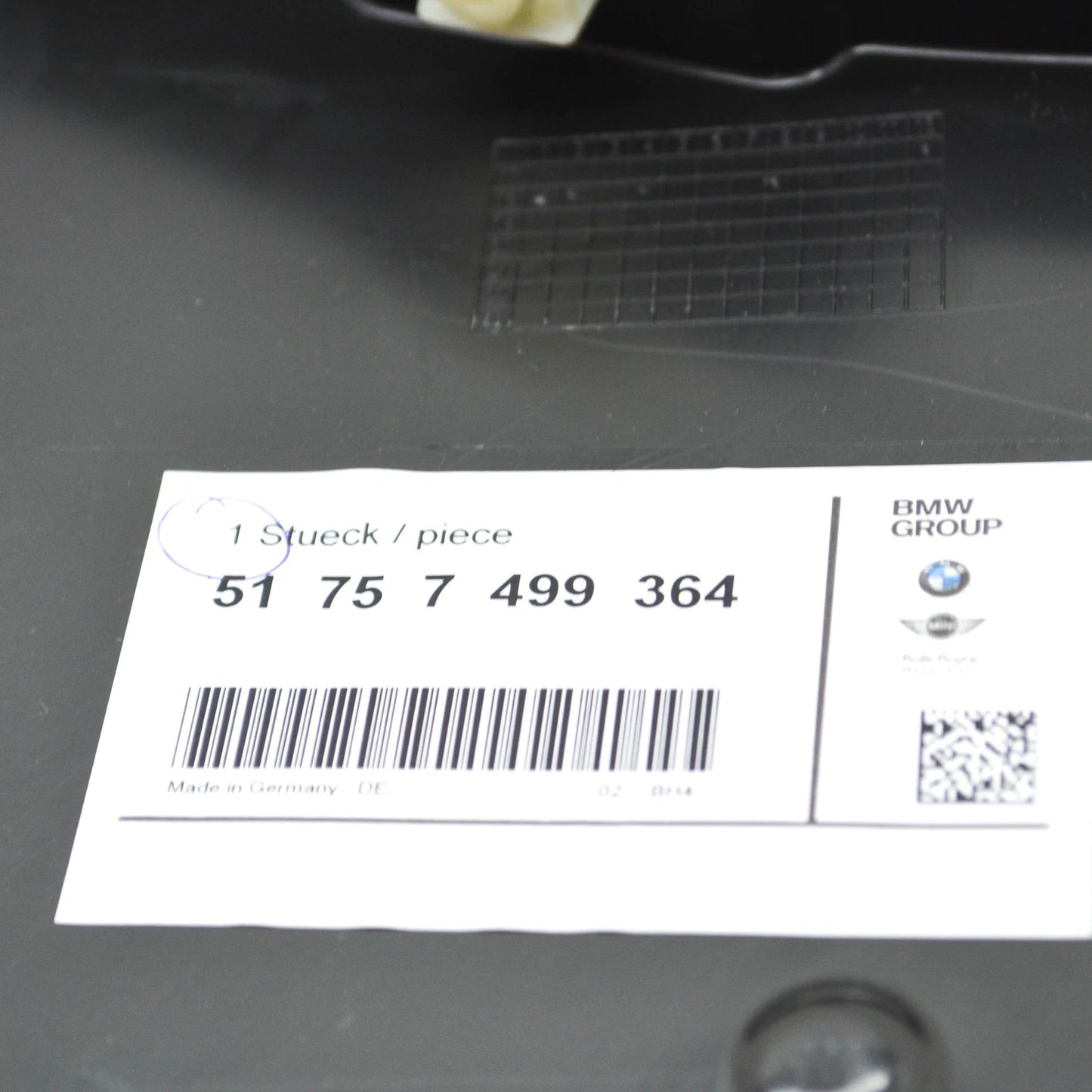 NEW BMW I8 I12 FRONT RIGHT BOTTOM COVER 51757499364 ORIGINAL