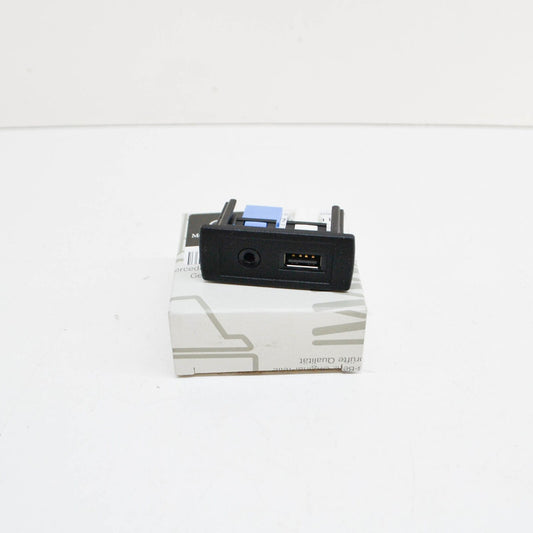 NEW MERCEDES-BENZ VITO W447 USB/AUX ADAPTER A4478200087 ORIGINAL
