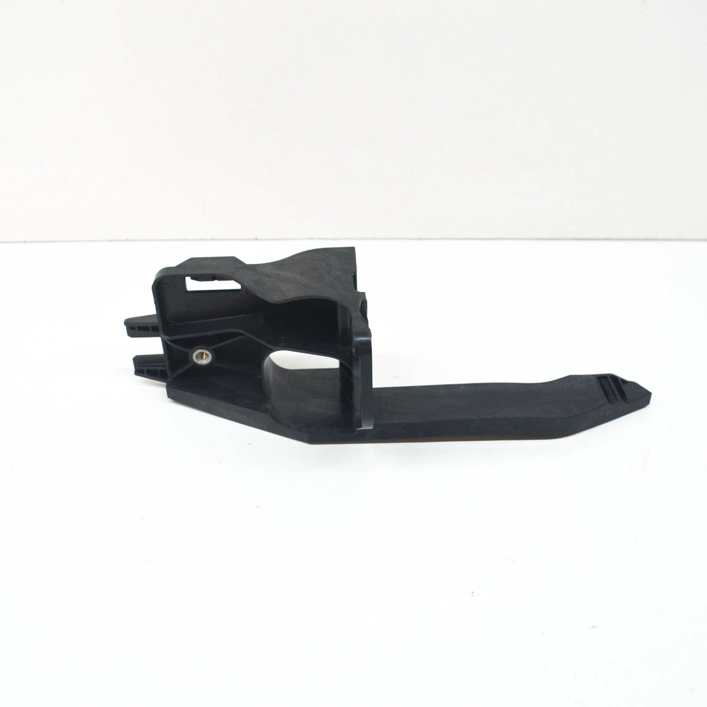 NEW AUDI E-TRON FRONT RIGHT RADIATOR SUPPORT BRACKET 4KE807136 ORIGINAL