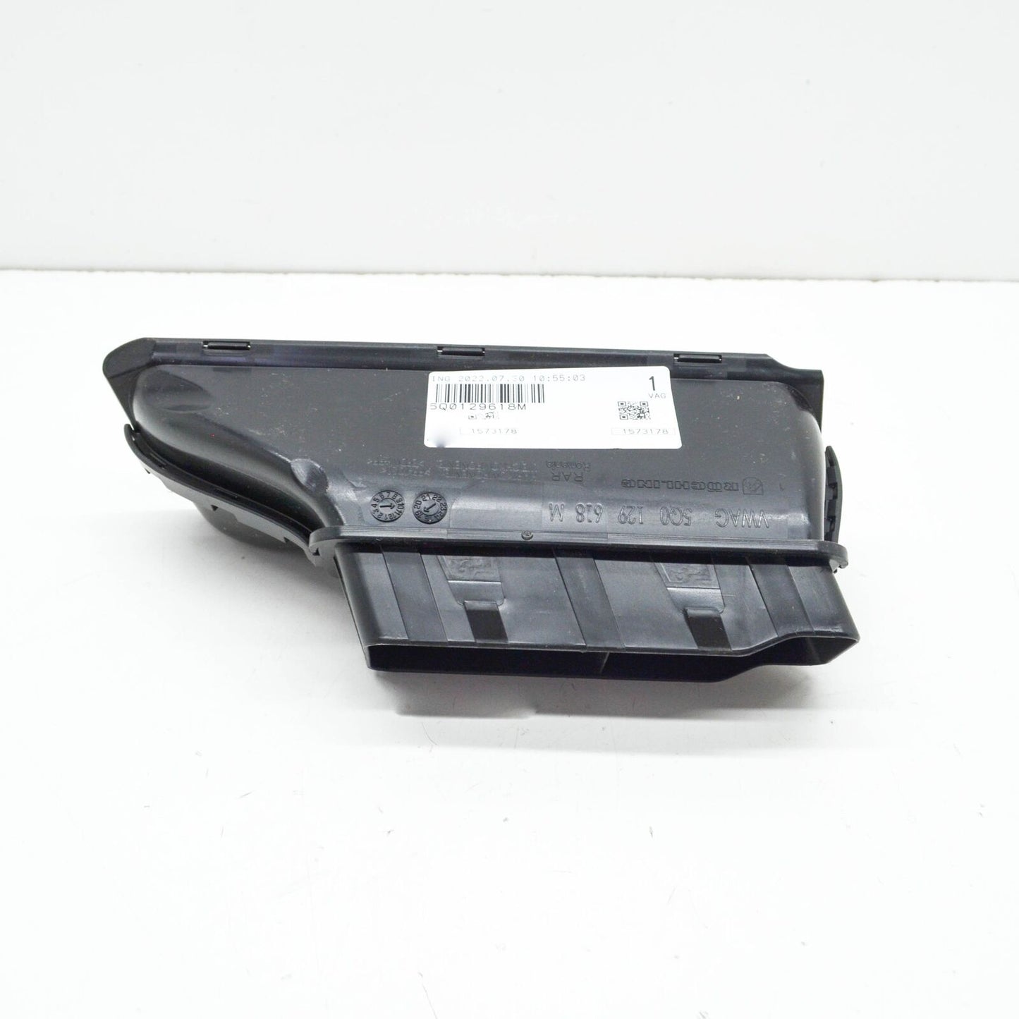 NEW VOLKSWAGEN GOLF MK8 CD AIR GUIDE 5Q0129618M ORIGINAL