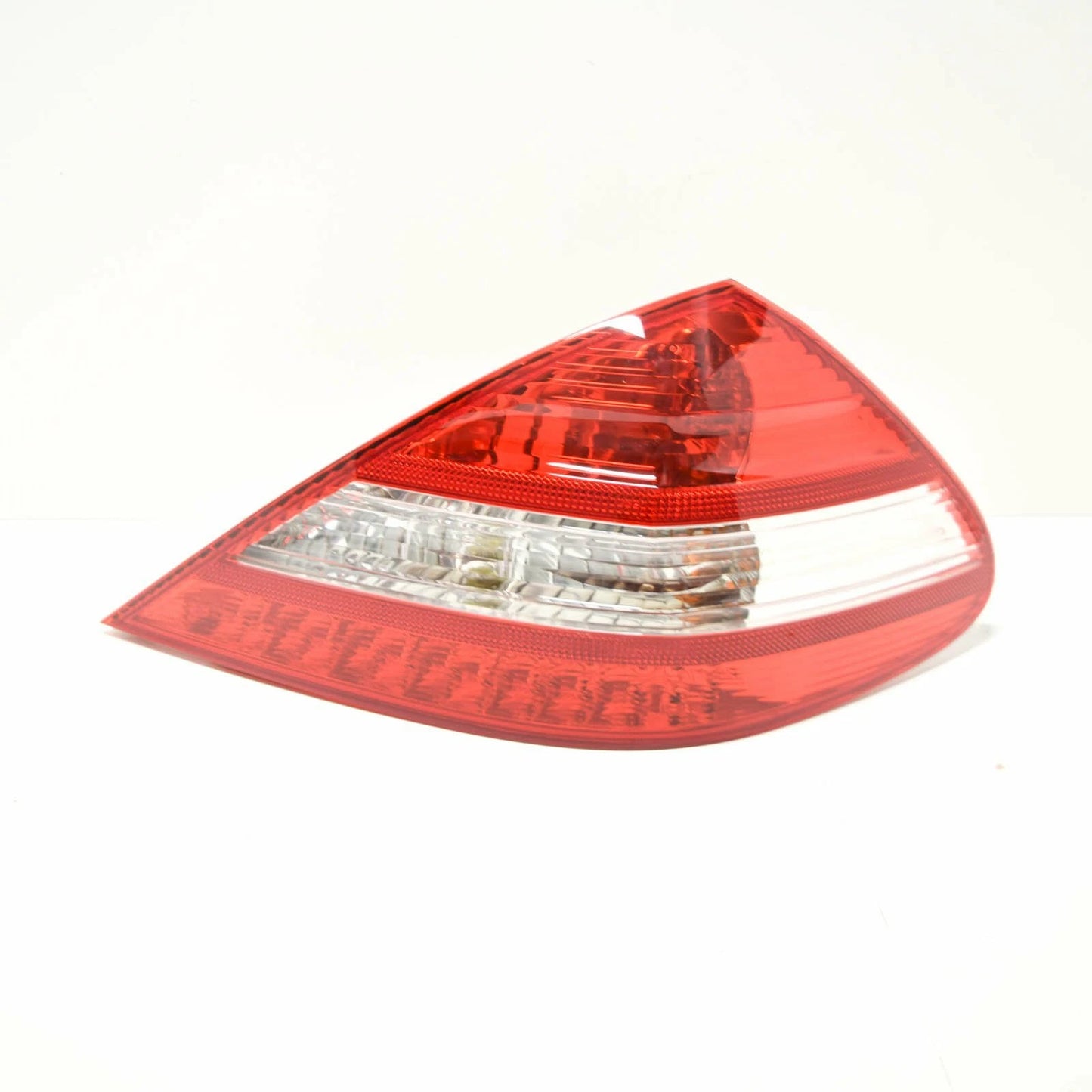 NEW MERCEDES BENZ SL R230 REAR RIGHT TAIL LIGHT A2308201264
