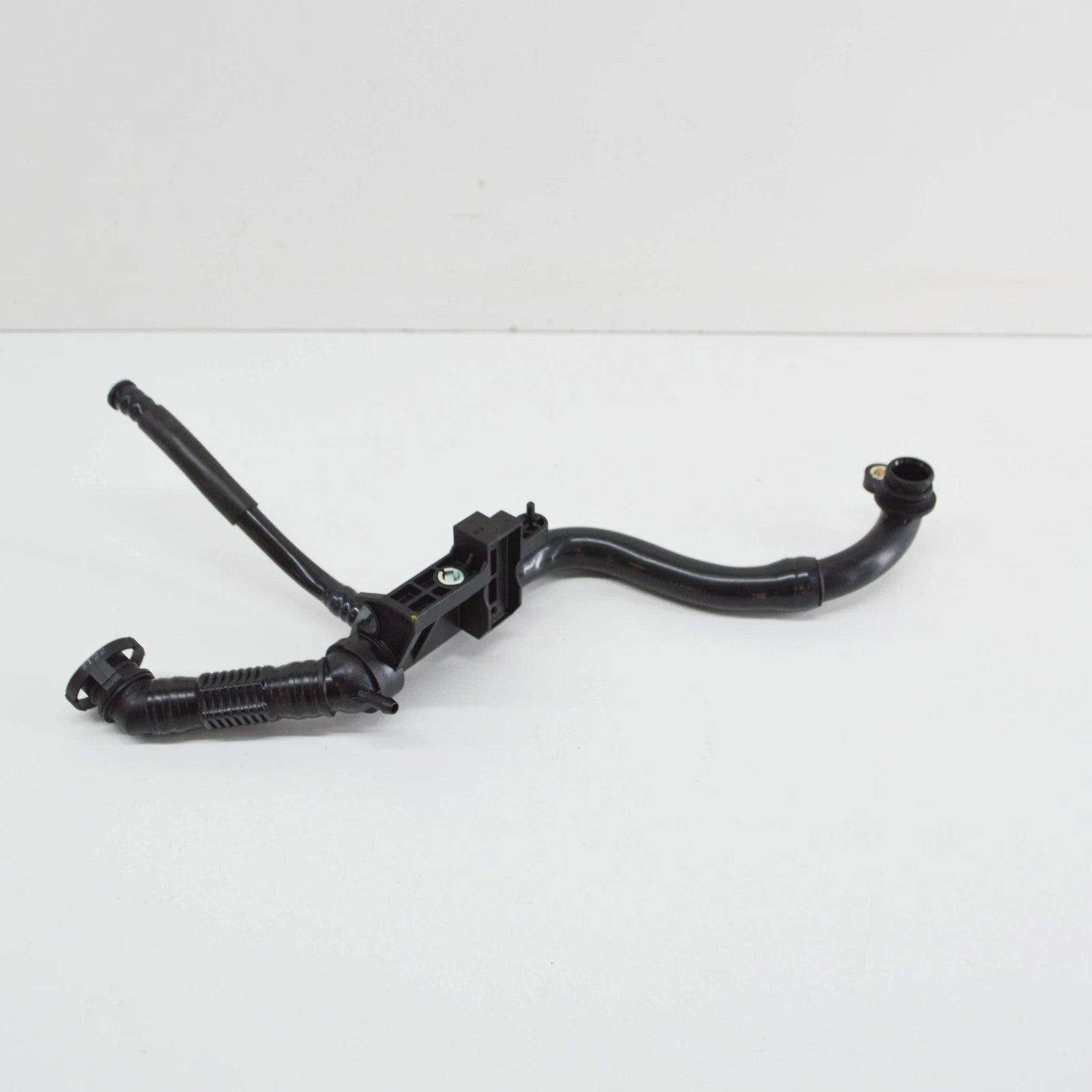 NEW AUDI A1 8X BREATHER VENT HOSE 03C103474AD ORIGINAL